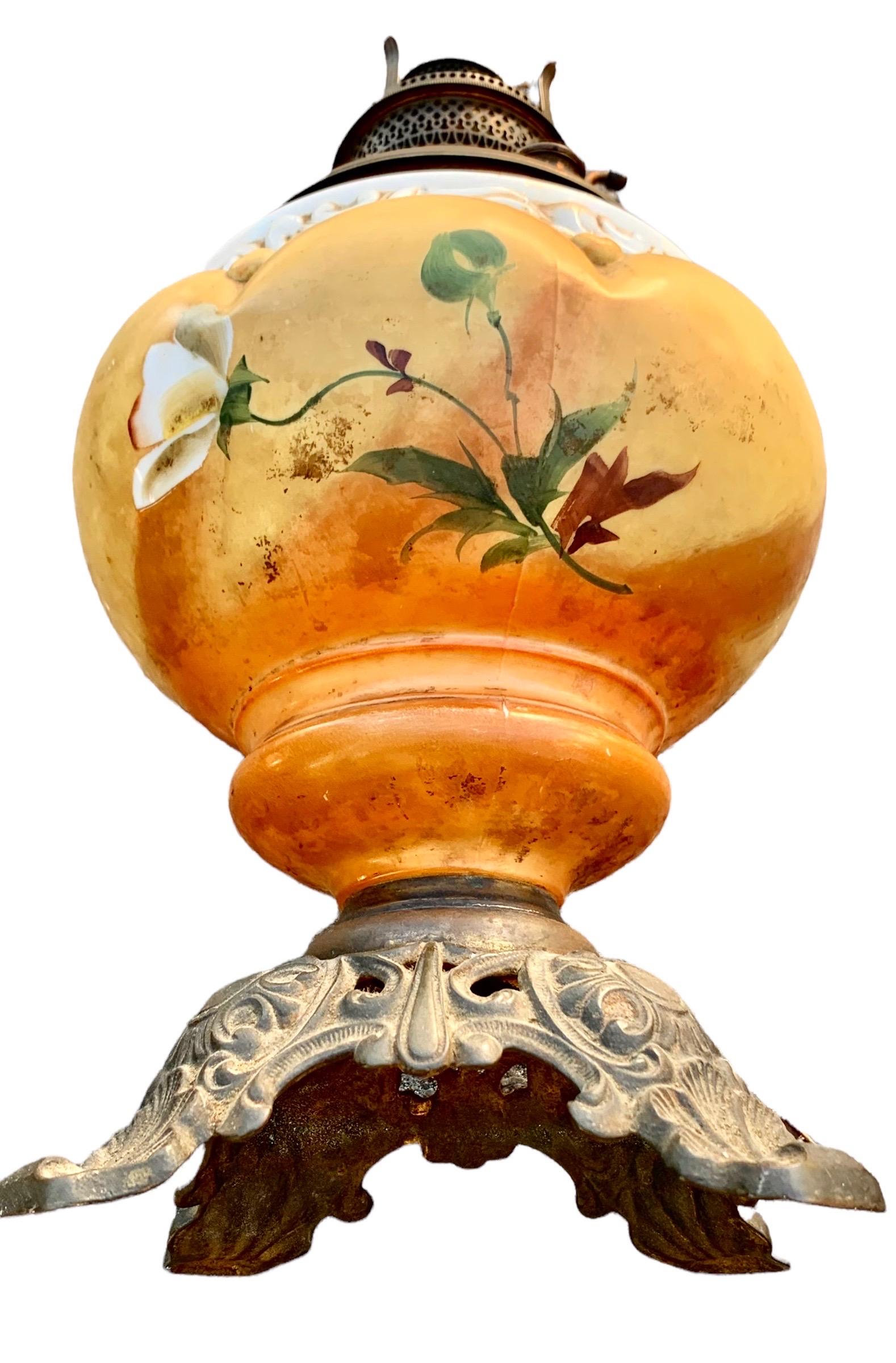 Lampe à huile américaine d'antiquités avec fond peint à la main et base filigrane en laiton en vente 8
