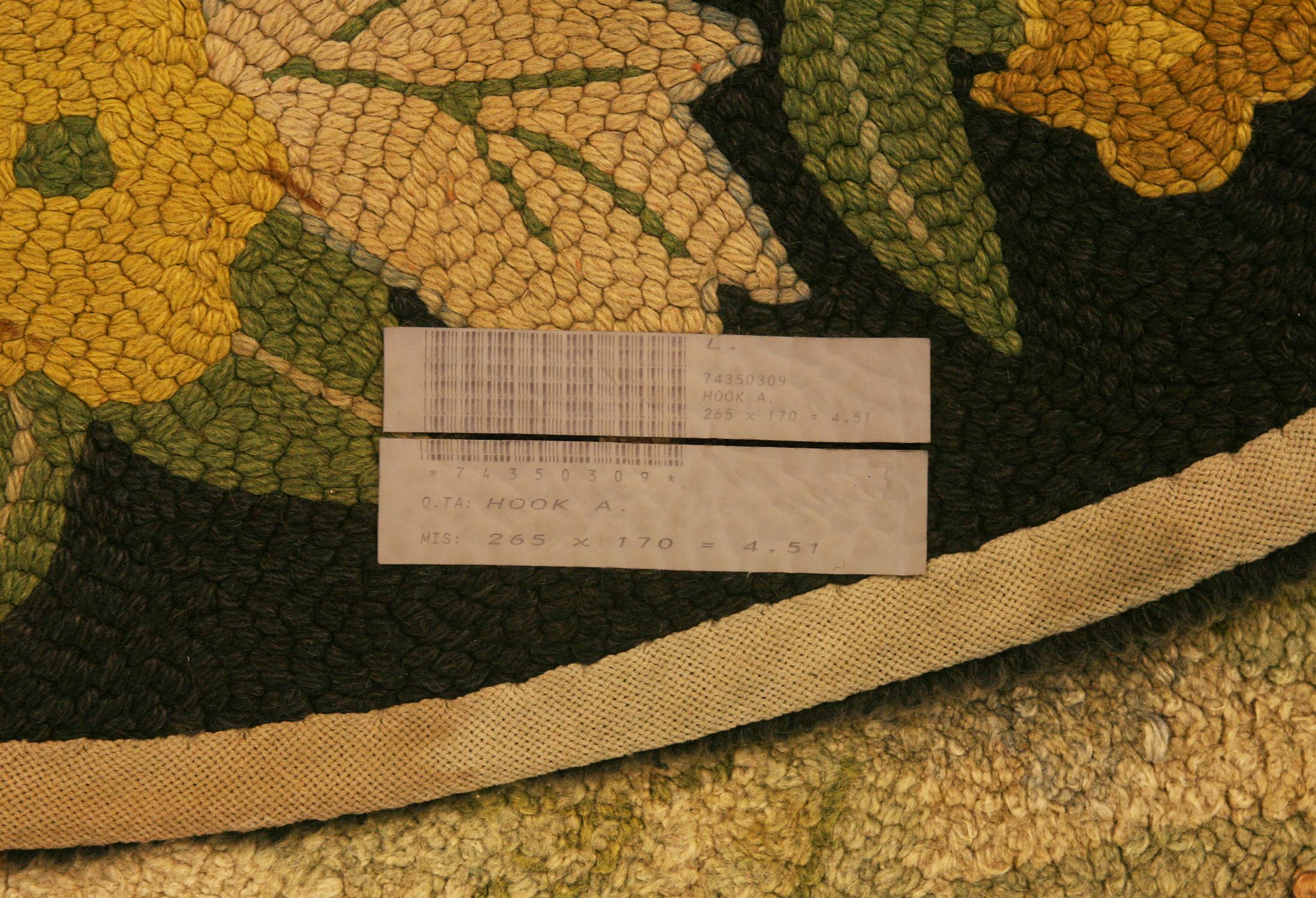 Antiker amerikanischer ovaler Hakenteppich in Form eines geblümten Feldteppichs, ca. 1920 (20. Jahrhundert) im Angebot