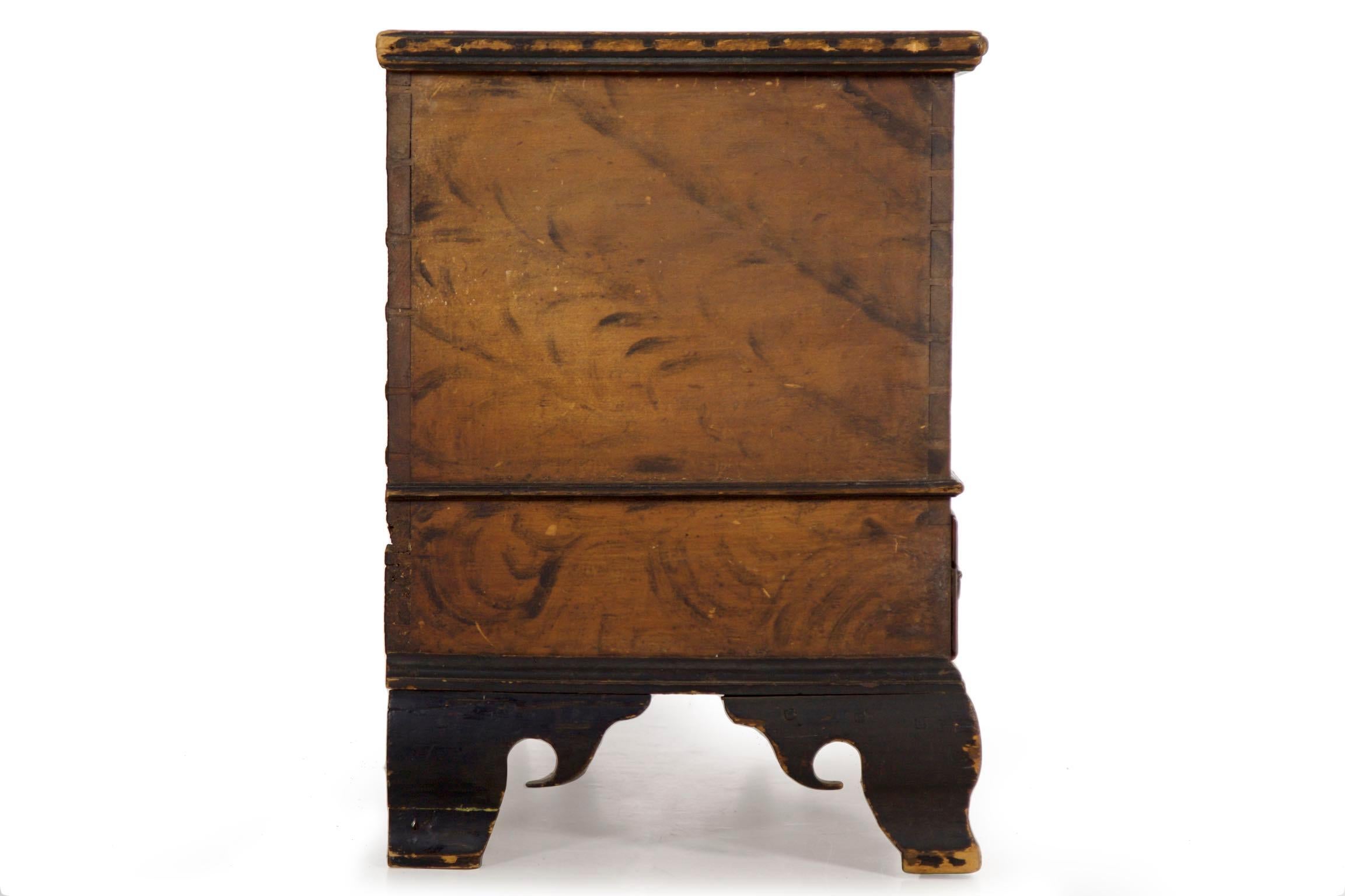 Antique American Painted Dower Blanket Chest of Drawers, Pennsylvania circa 1810 12