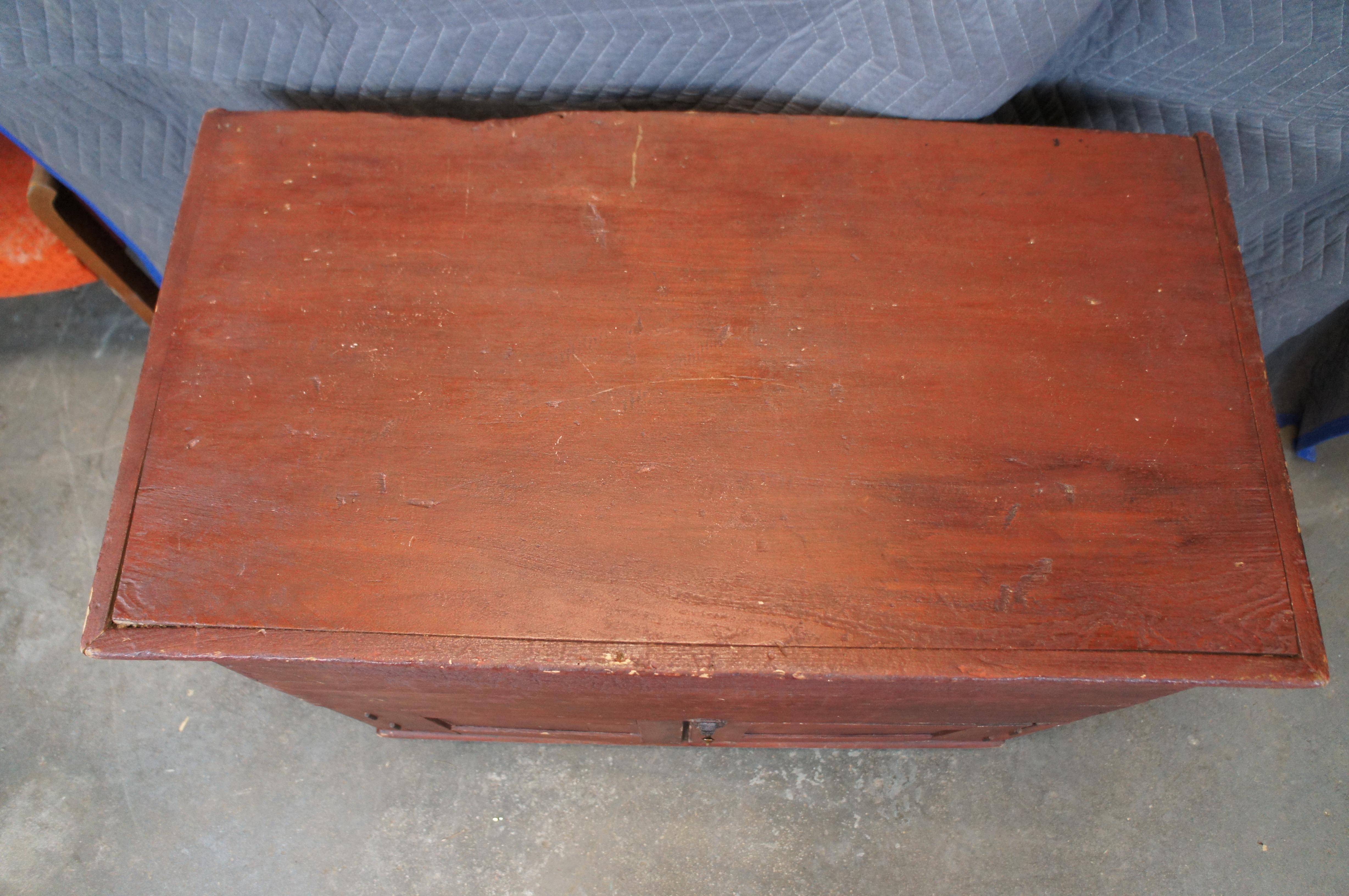 Ancienne commode de ferme peinte américaine, coffre de rangement pour mules et couvertures 38 po. en vente 3