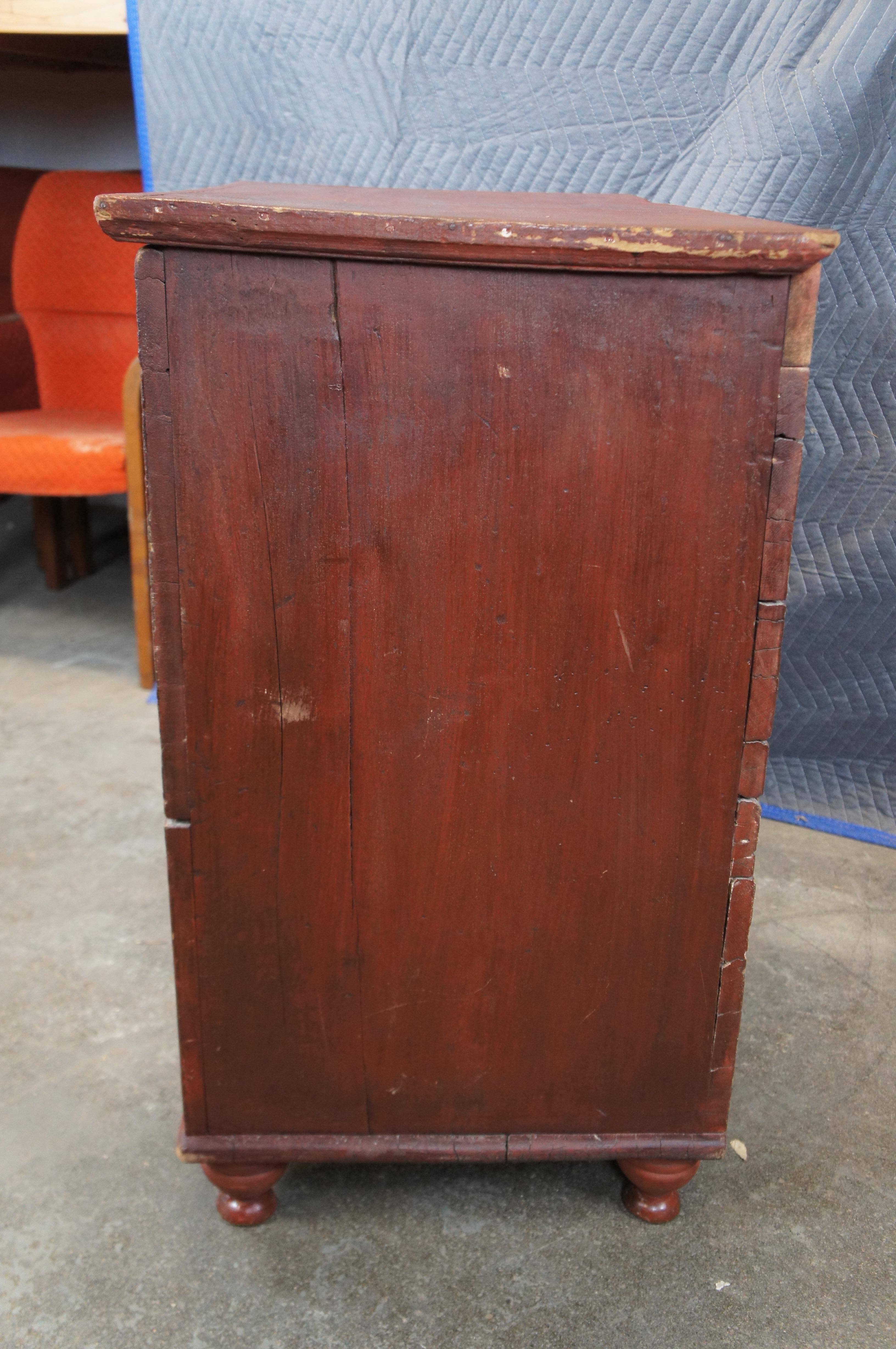 Ancienne commode de ferme peinte américaine, coffre de rangement pour mules et couvertures 38 po. en vente 4