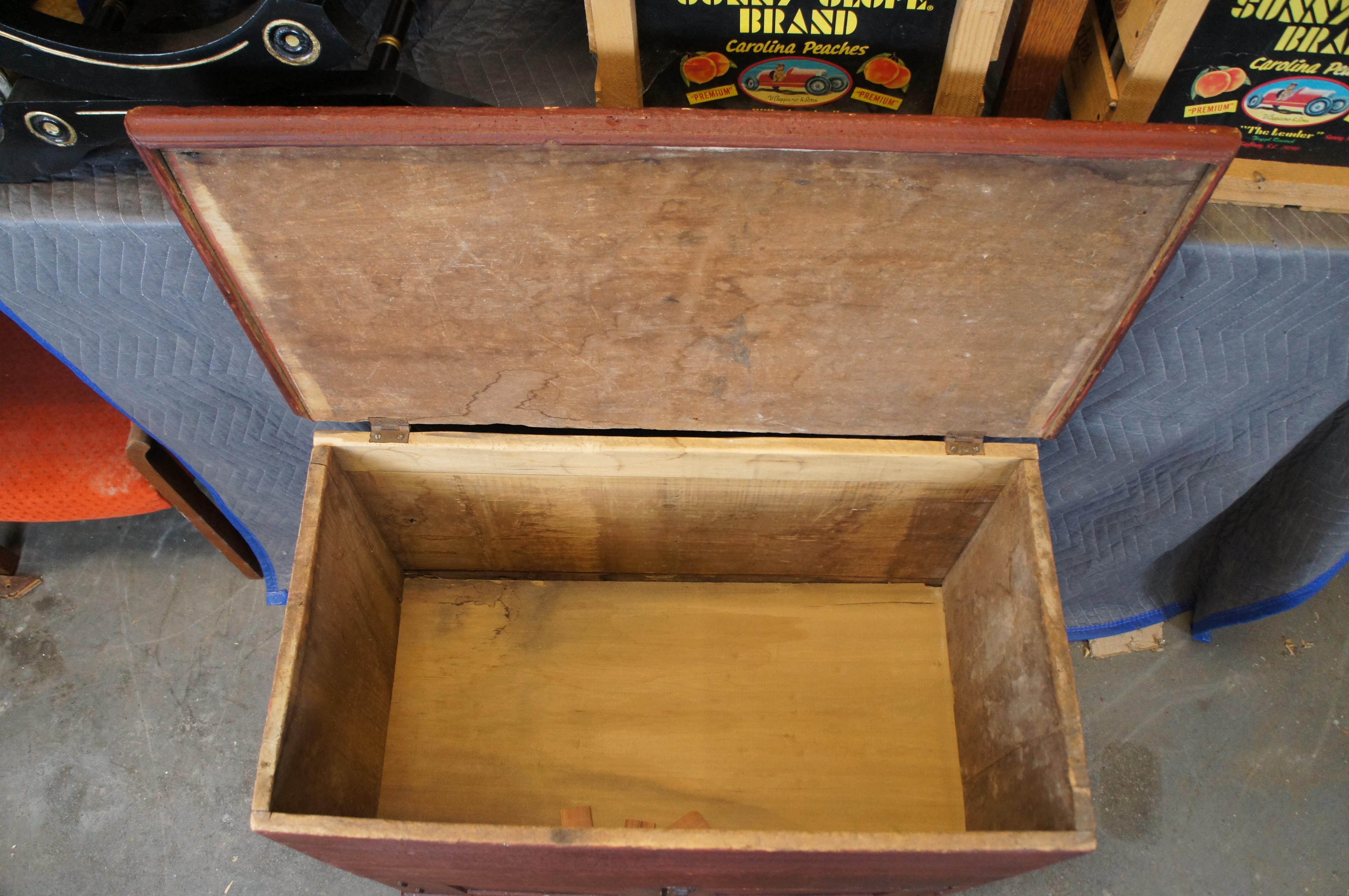 Ancienne commode de ferme peinte américaine, coffre de rangement pour mules et couvertures 38 po. État moyen - En vente à Dayton, OH