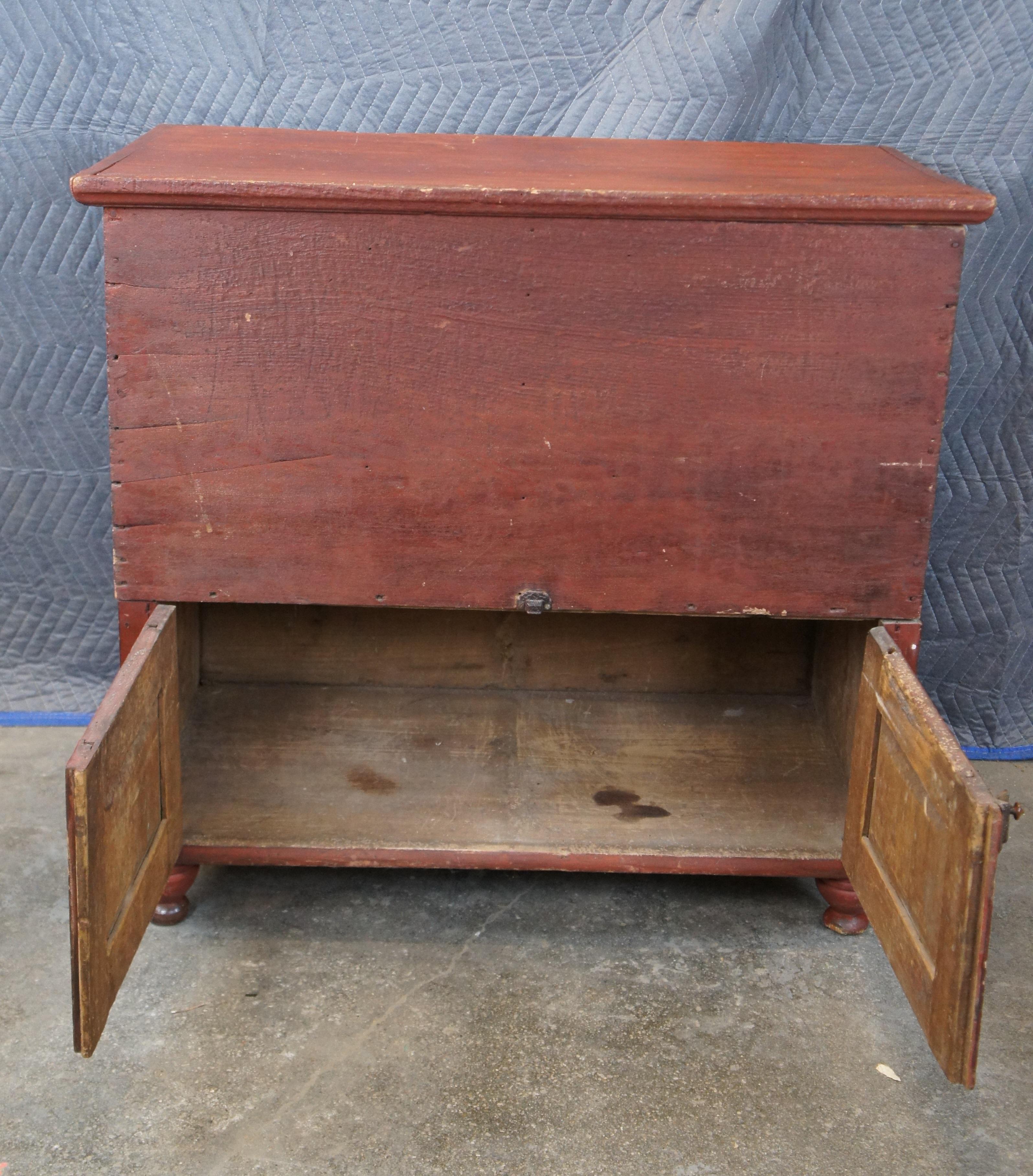 XIXe siècle Ancienne commode de ferme peinte américaine, coffre de rangement pour mules et couvertures 38 po. en vente