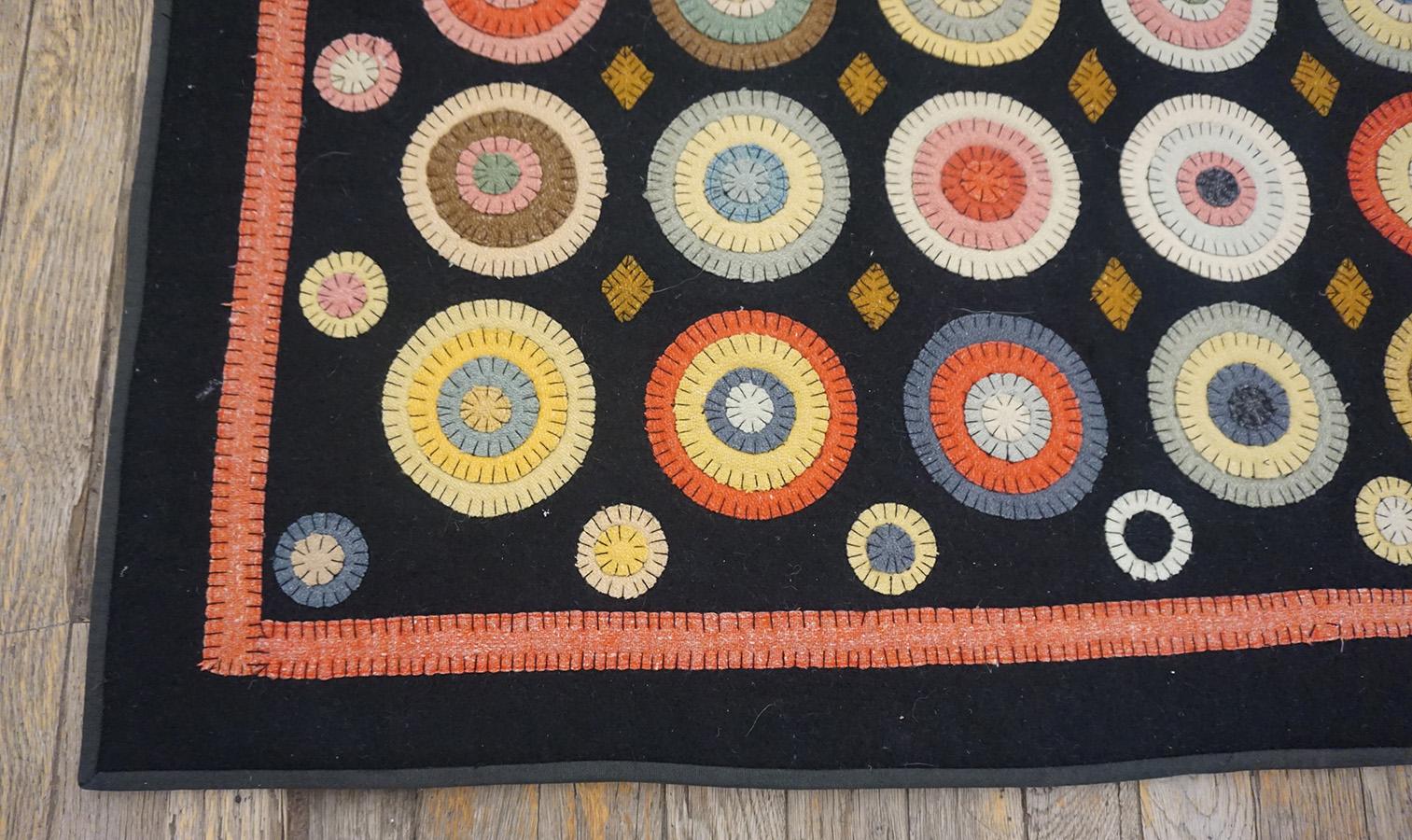 Wool Early 20th Century American Penny Rug ( 5' x 7'7