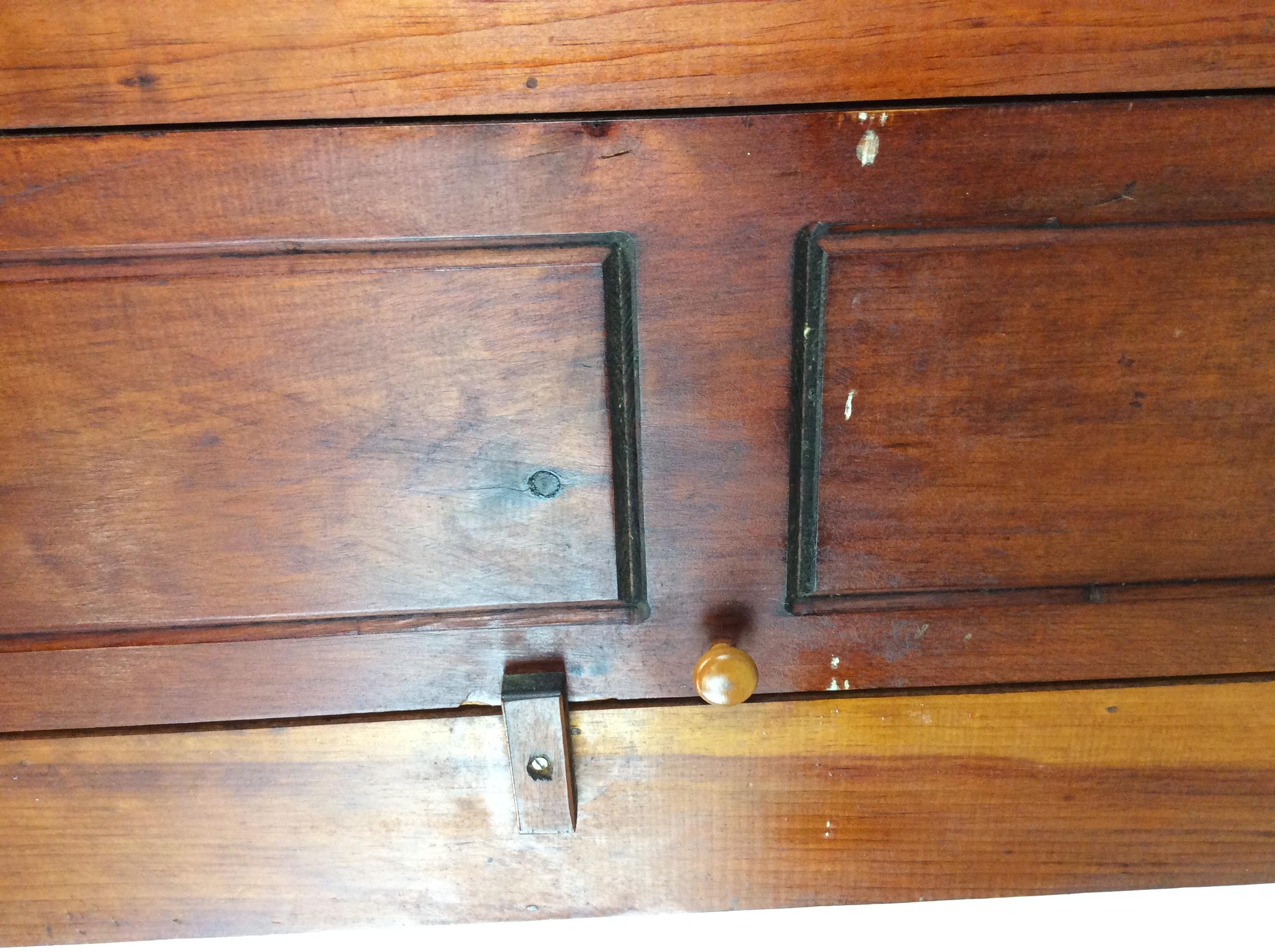 Ancienne armoire américaine en pin avec 4 étagères en vente 6