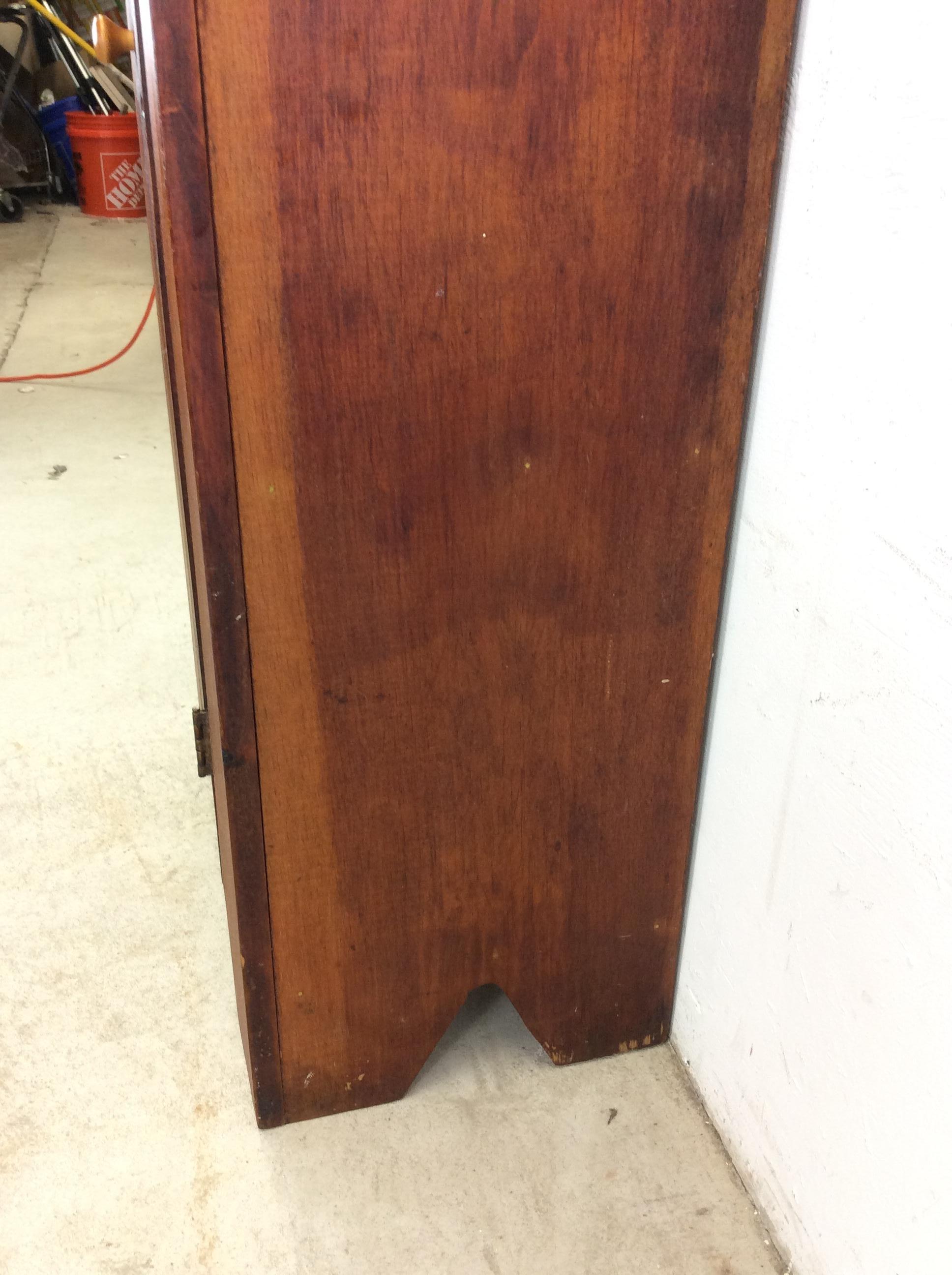 Ancienne armoire américaine en pin avec 4 étagères en vente 13