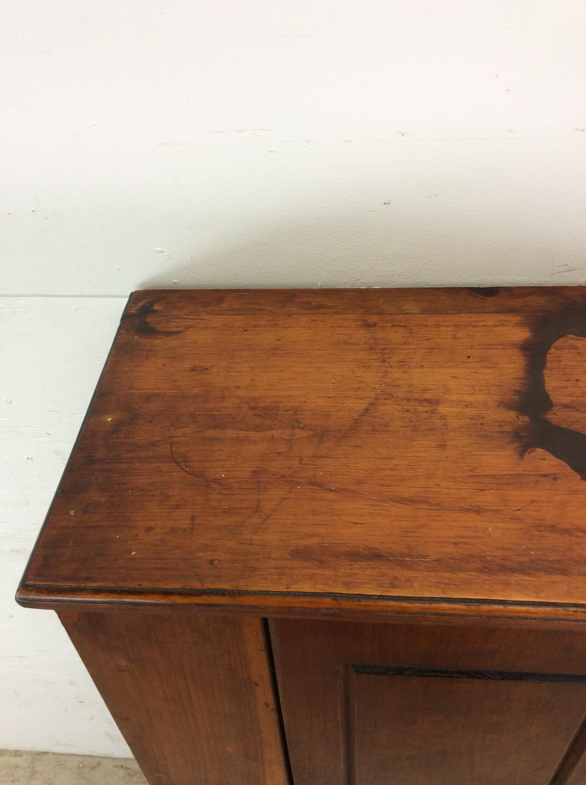 Américain Ancienne armoire américaine en pin avec 4 étagères en vente