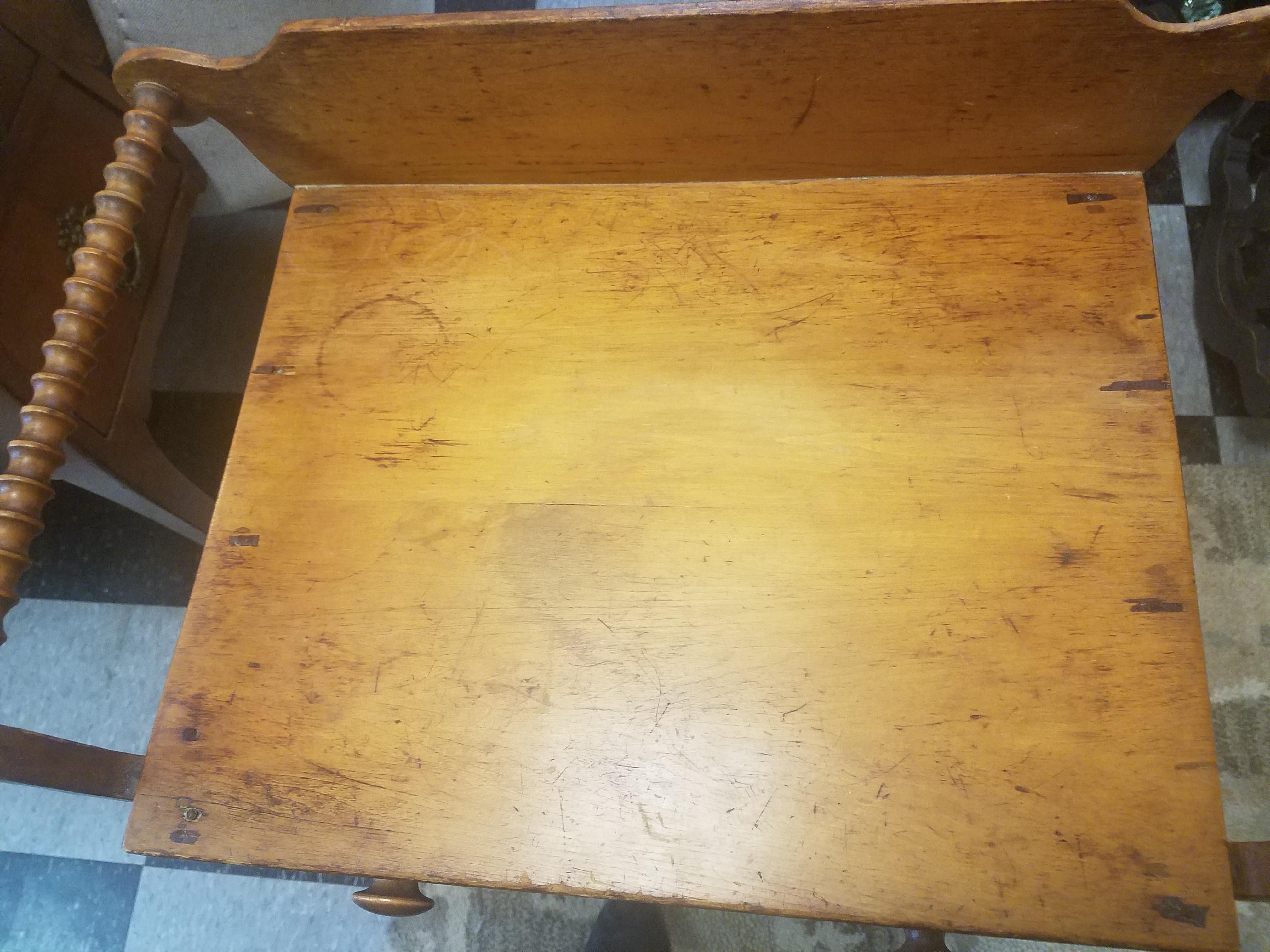 Antique American Pine End-Table For Sale 4