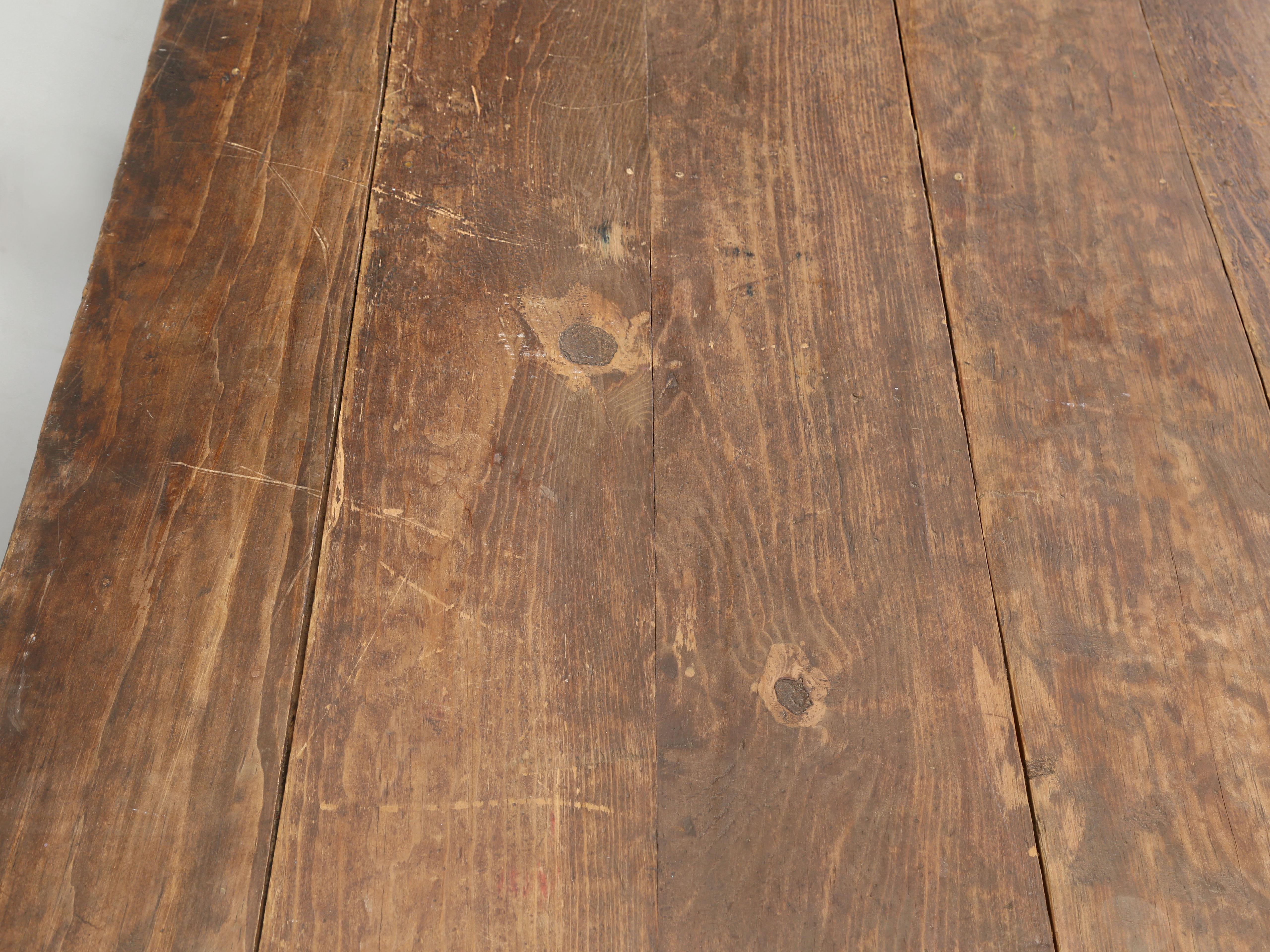 Antico tavolo da fattoria in pino americano Extra Wide per posti a sedere aggiuntivi Tutto originale in vendita 2