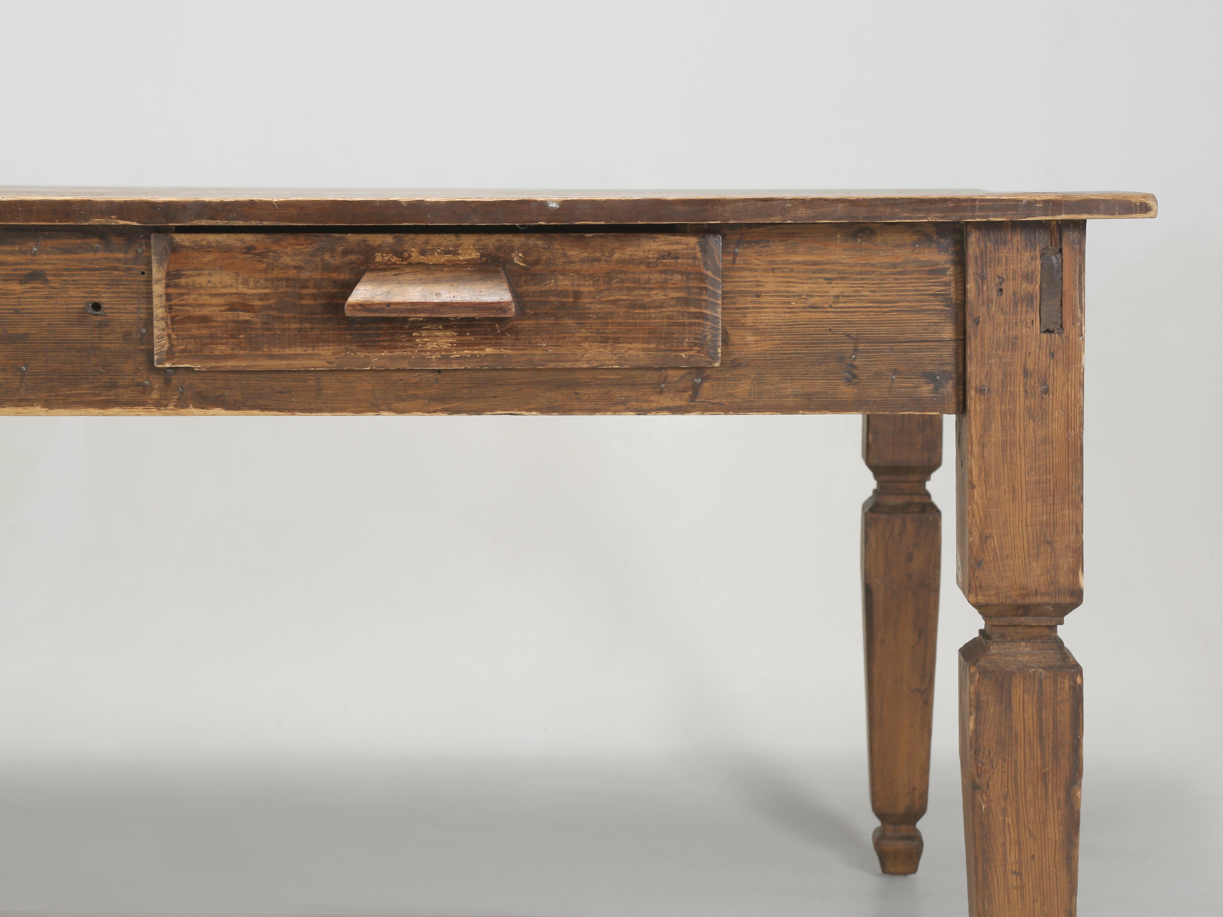 Antico tavolo da fattoria in pino americano Extra Wide per posti a sedere aggiuntivi Tutto originale in vendita 3