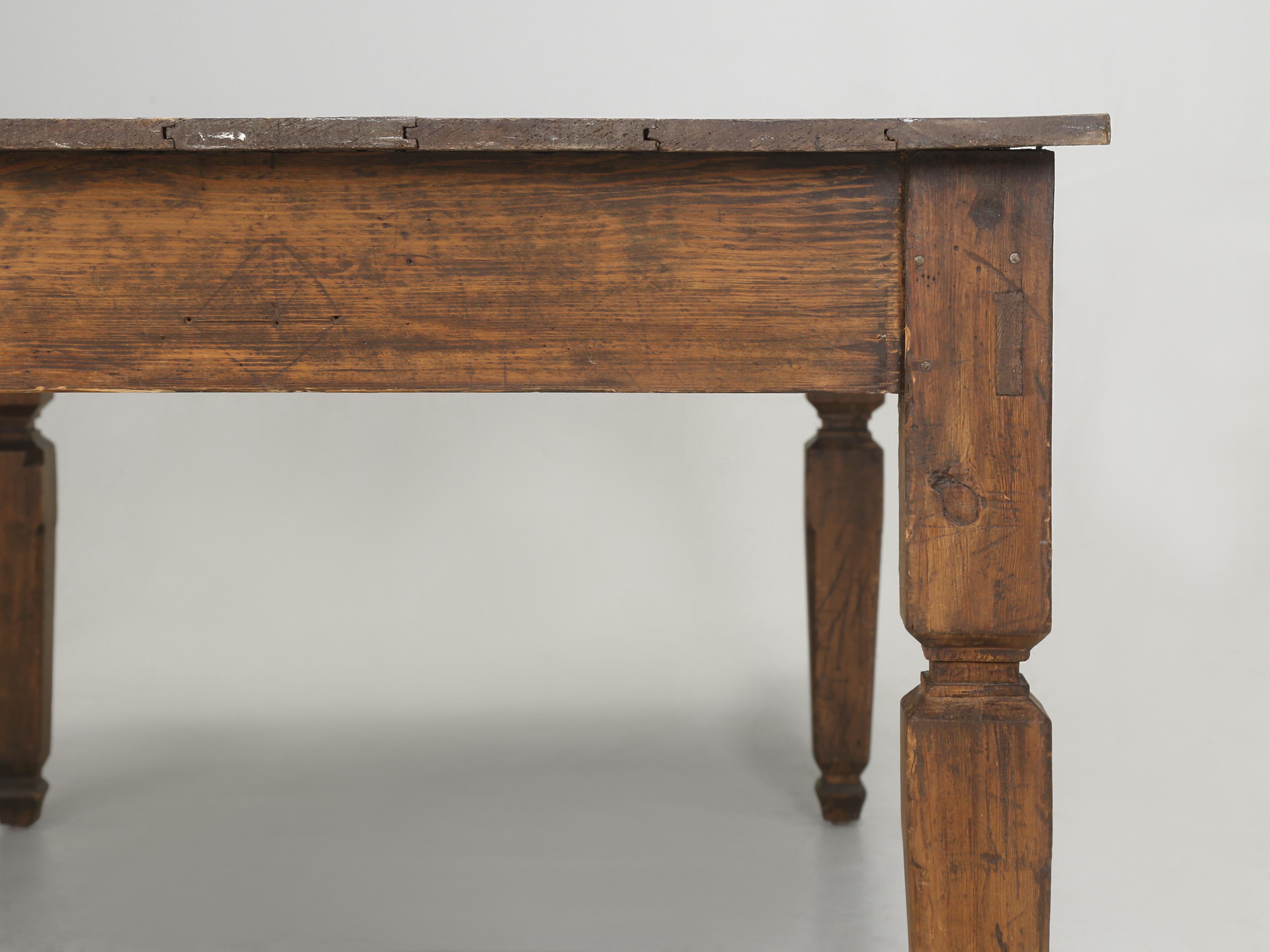 Antico tavolo da fattoria in pino americano Extra Wide per posti a sedere aggiuntivi Tutto originale in vendita 6