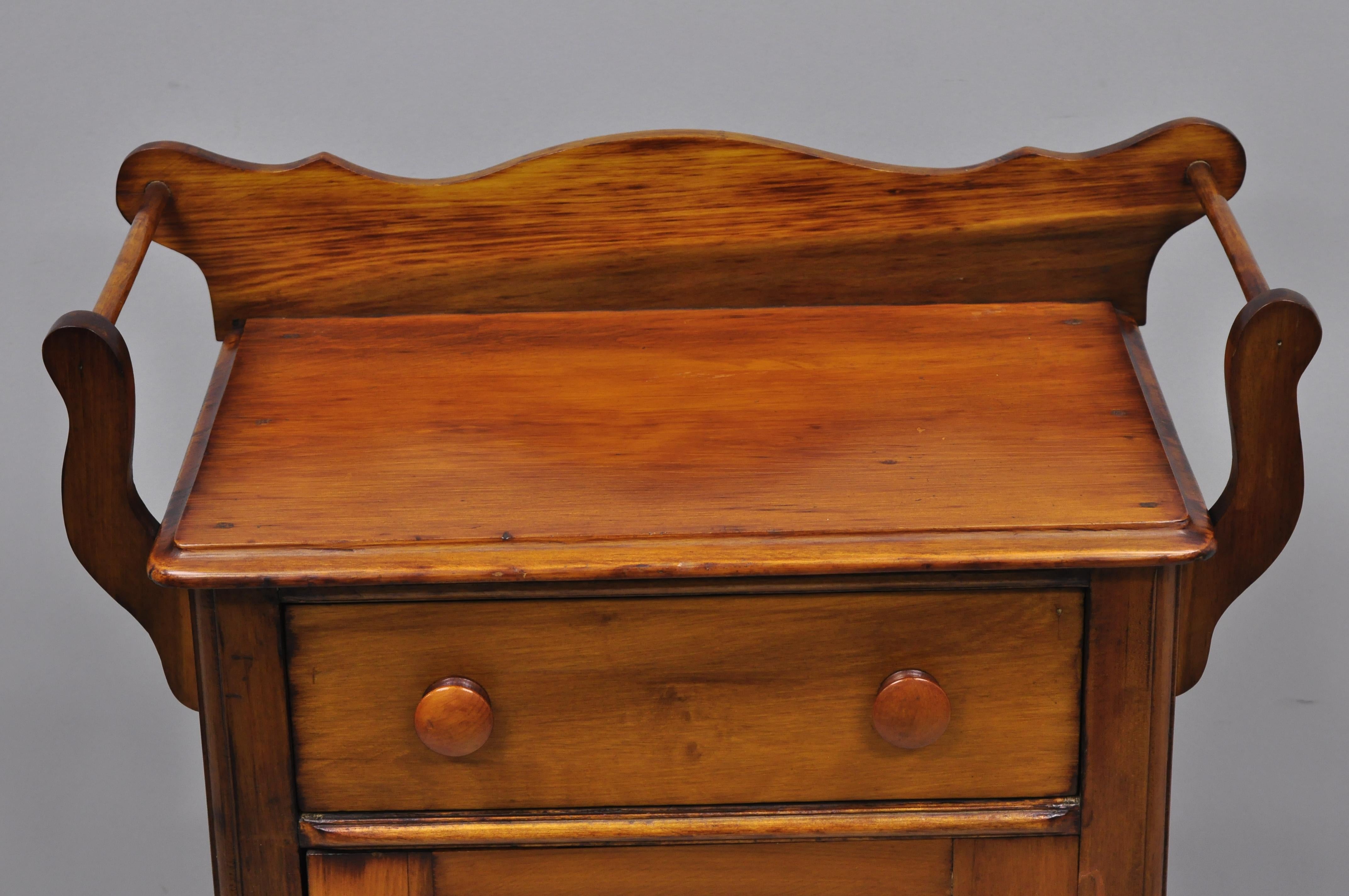 Antique American Primitive 19th Century Pinewood Washstand Cabinet End Table In Good Condition In Philadelphia, PA