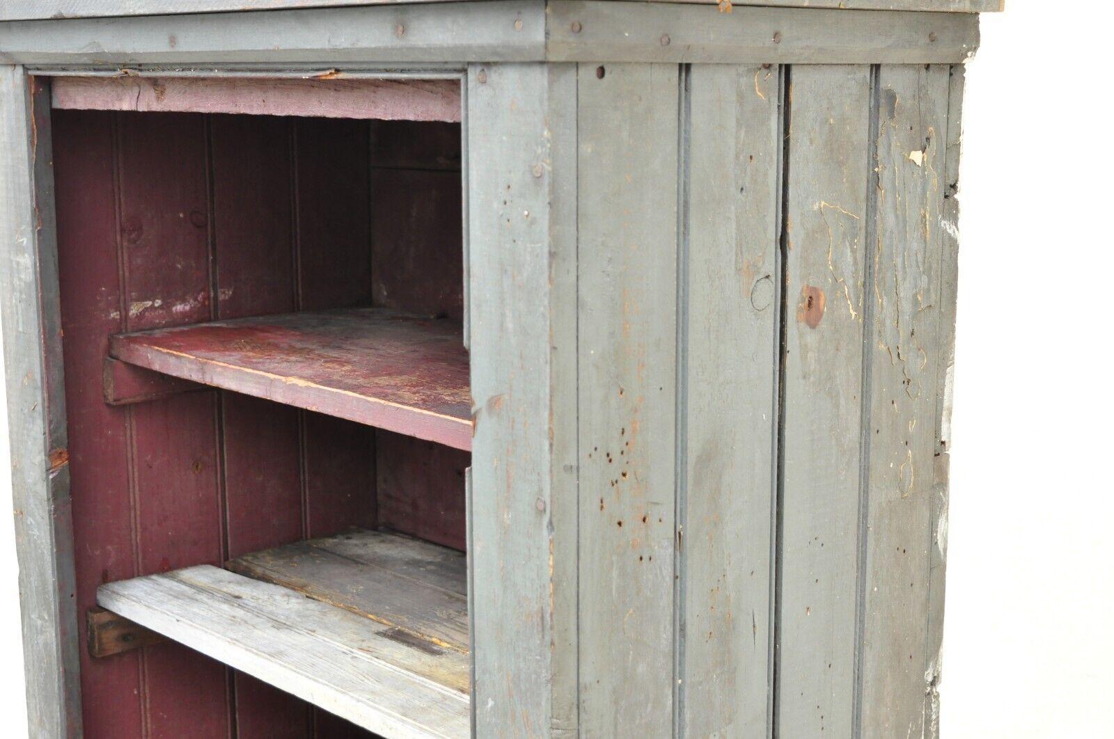 Ancienne armoire de cuisine américaine primitive bleue verte peinte et vieillie en vente 1