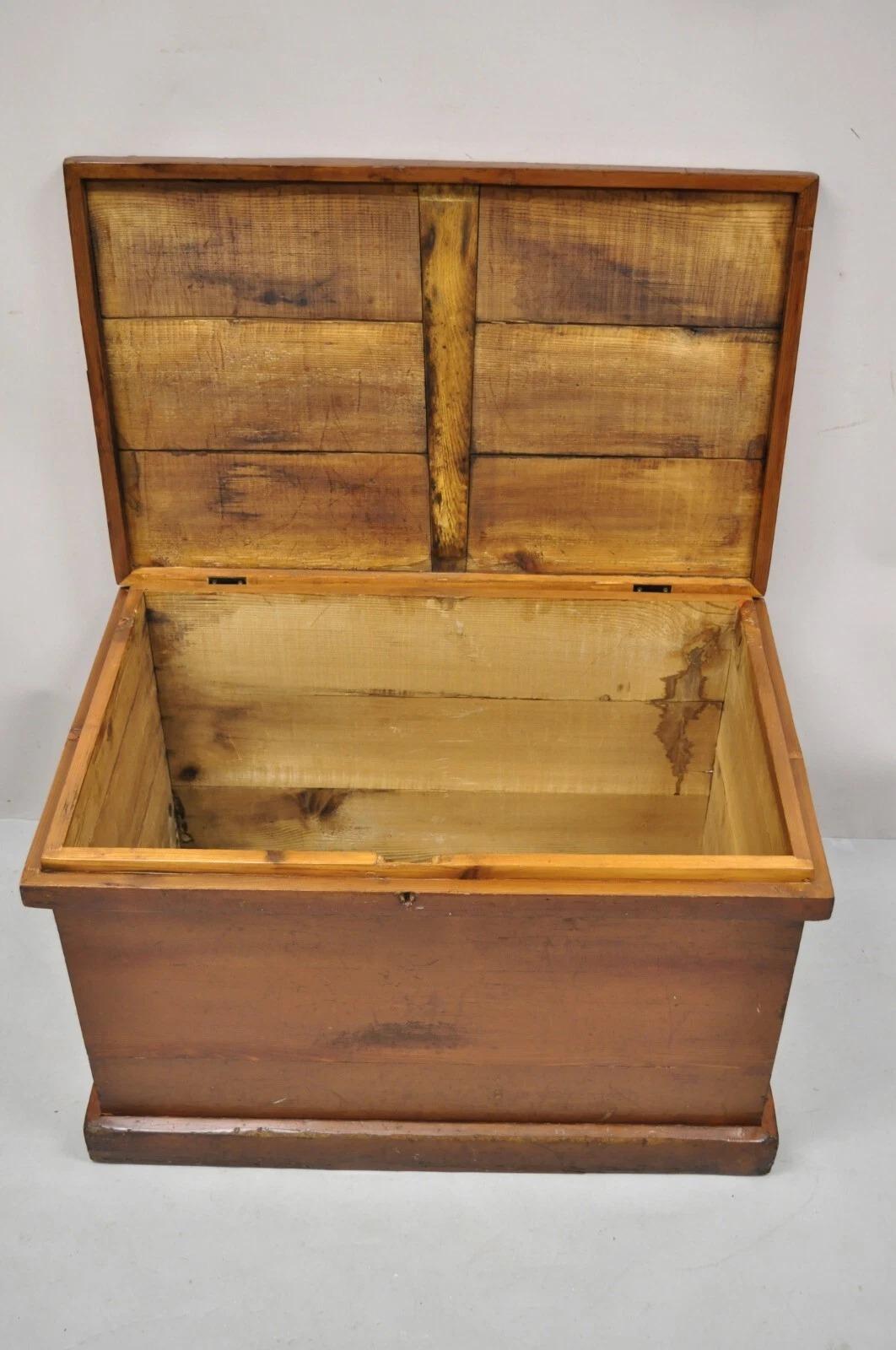 Antico baule americano primitivo in legno marrone per coperte in vendita 2