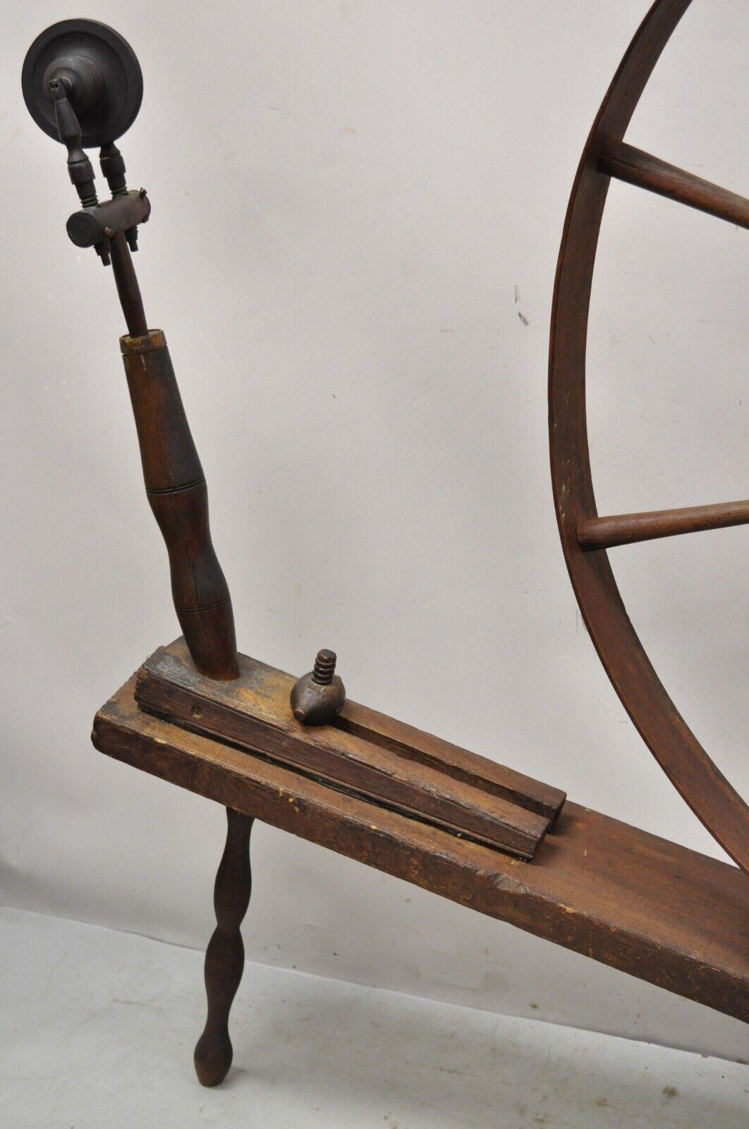 Primitif roue tournante coloniale américaine primitive ancienne en bois en vente