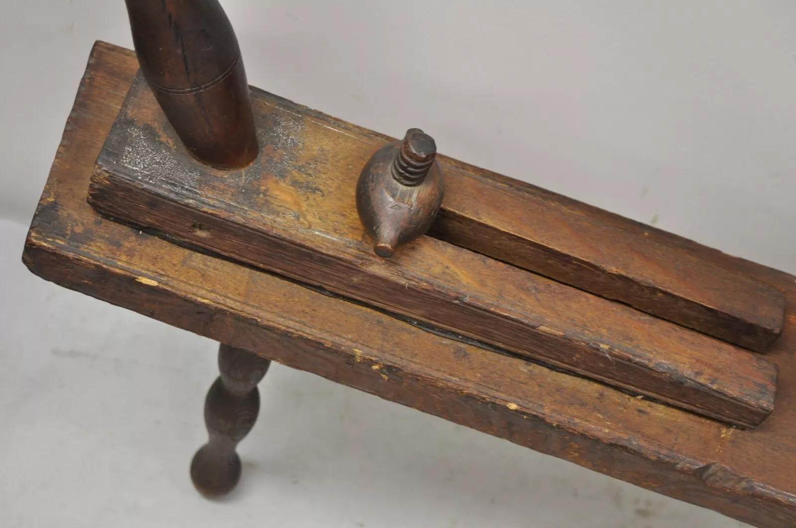 19th Century Antique American Primitive Colonial Wooden Country Spinning Wheel For Sale