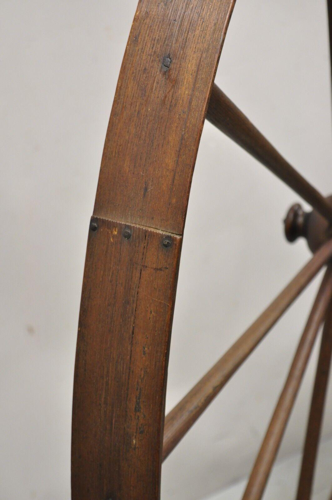 Antique American Primitive Colonial Wooden Country Spinning Wheel In Good Condition For Sale In Philadelphia, PA