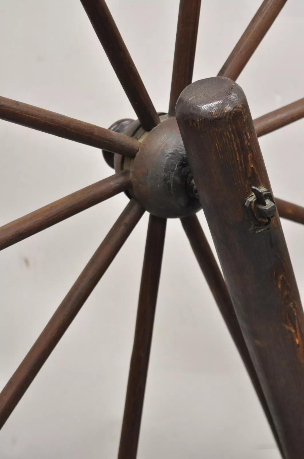 Antique American Primitive Colonial Wooden Country Spinning Wheel For Sale 2