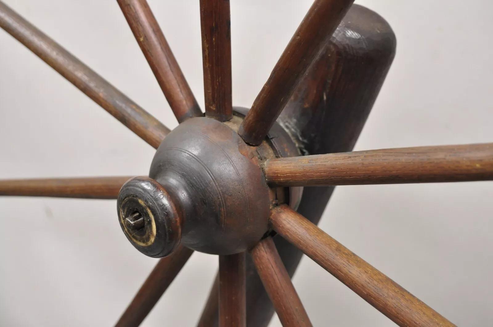 Antique American Primitive Colonial Wooden Country Spinning Wheel For Sale 3