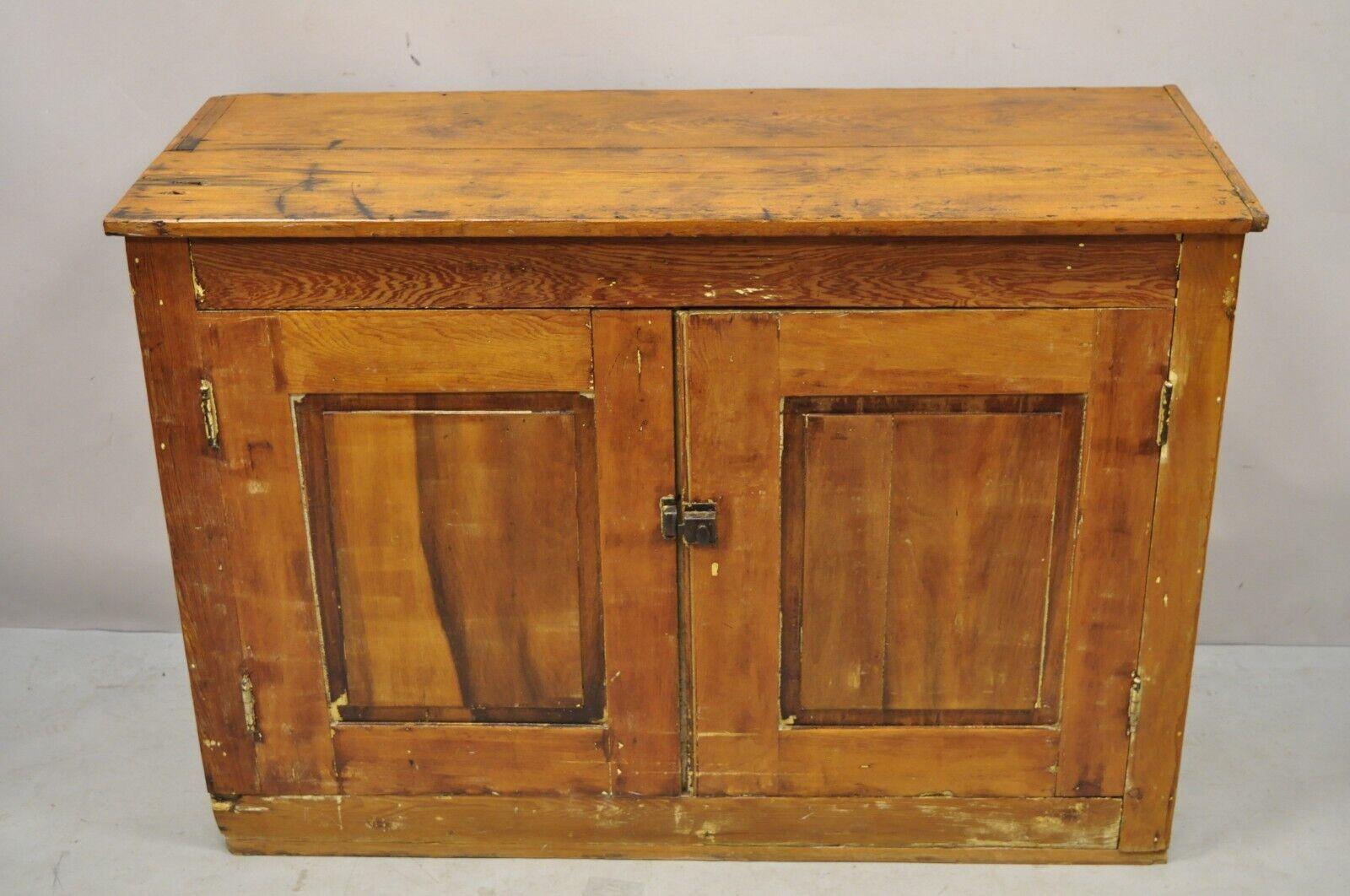 Antique American Primitive Country Pine Wood 2 Door Cupboard Hutch Cabinet For Sale 4