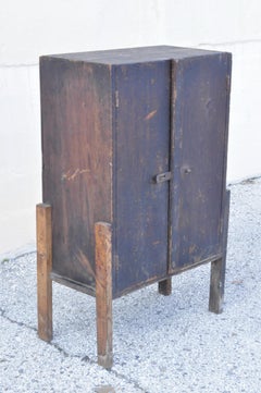 Antique American Primitive Distressed Wood 2-Door Storage Tool Cabinet Cupboard