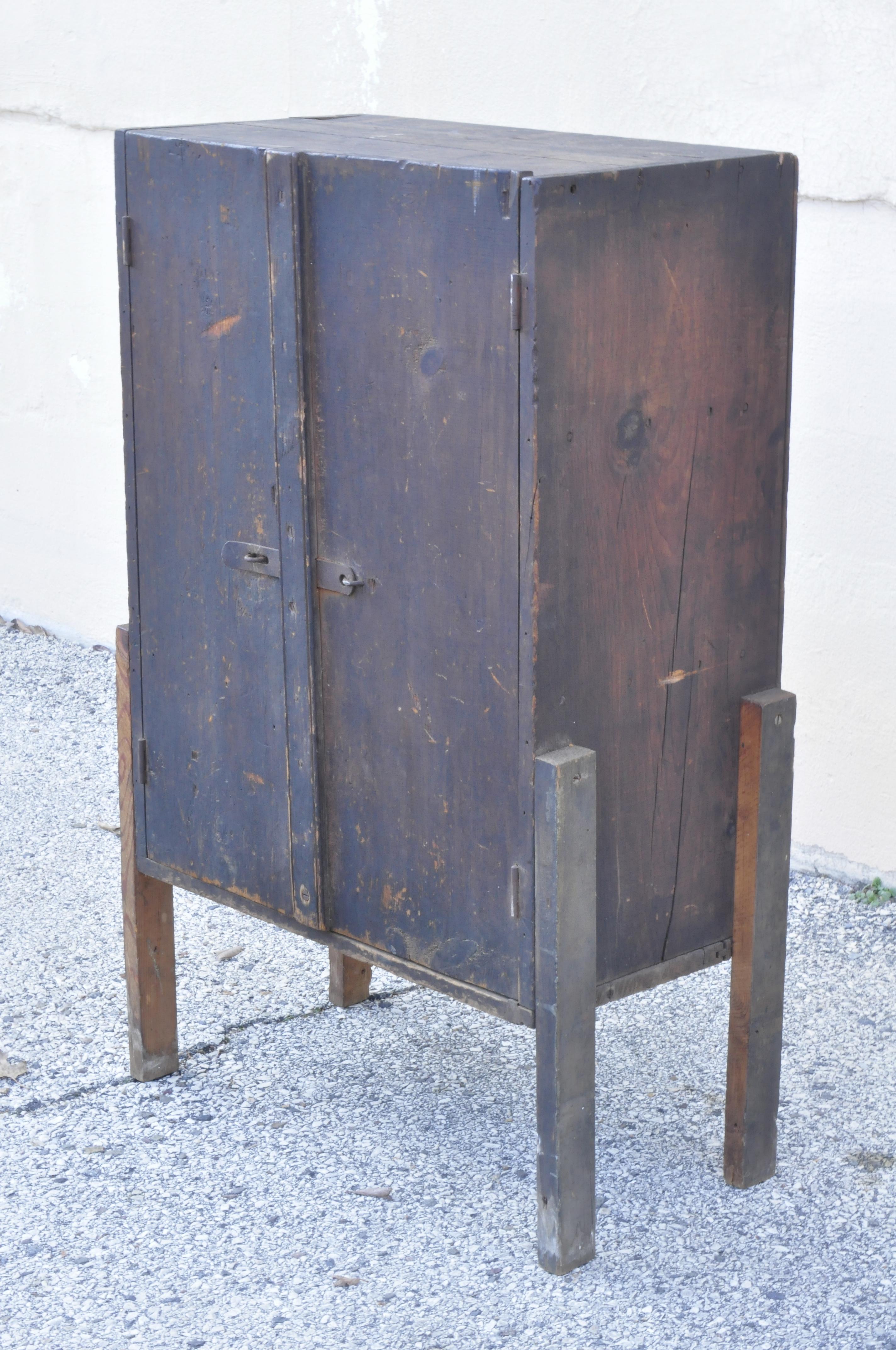 Antique American Primitive Distressed Wood 2-Door Storage Tool Cabinet Cupboard 2