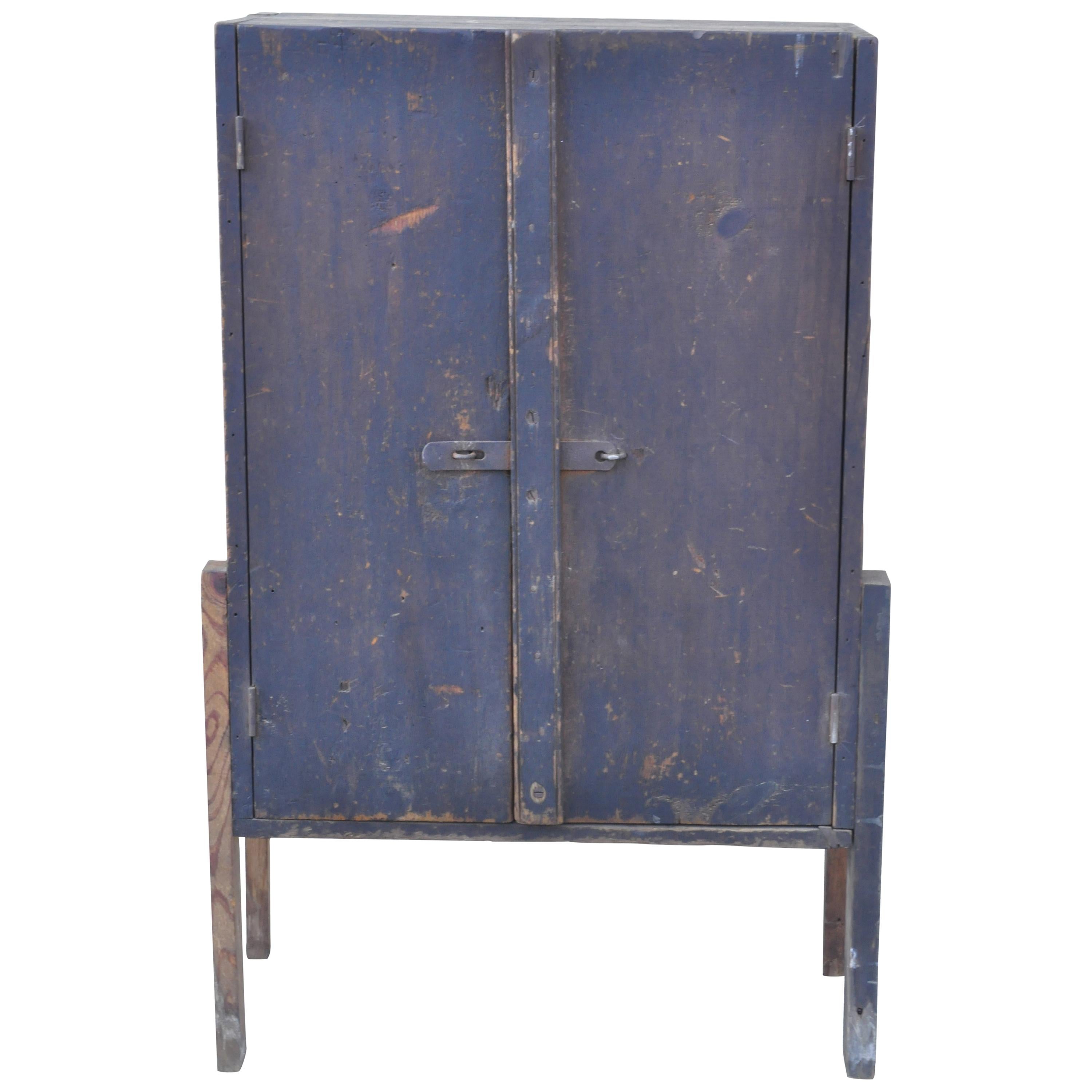 Antique American Primitive Distressed Wood 2-Door Storage Tool Cabinet Cupboard