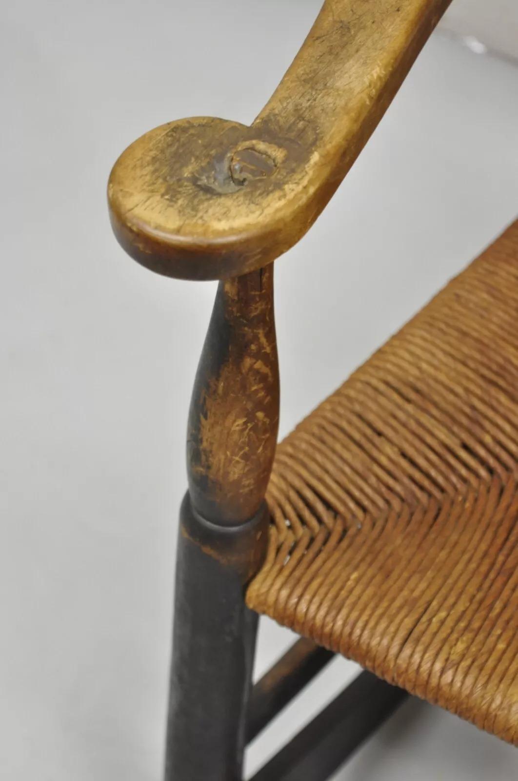 XIXe siècle Ancienne chaise à bascule Shaker rustique américaine en bois ébénisé siège en jonc en vente