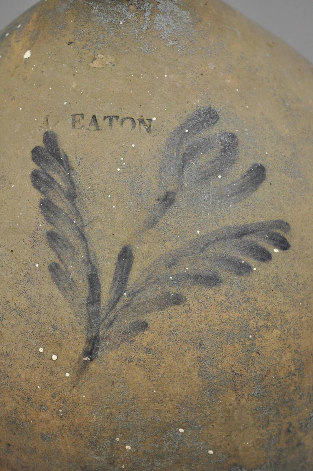 Primitif Pichet émaillé au sel et à la fleur Cobalt de Eaton NJ, style primitif américain ancien en vente