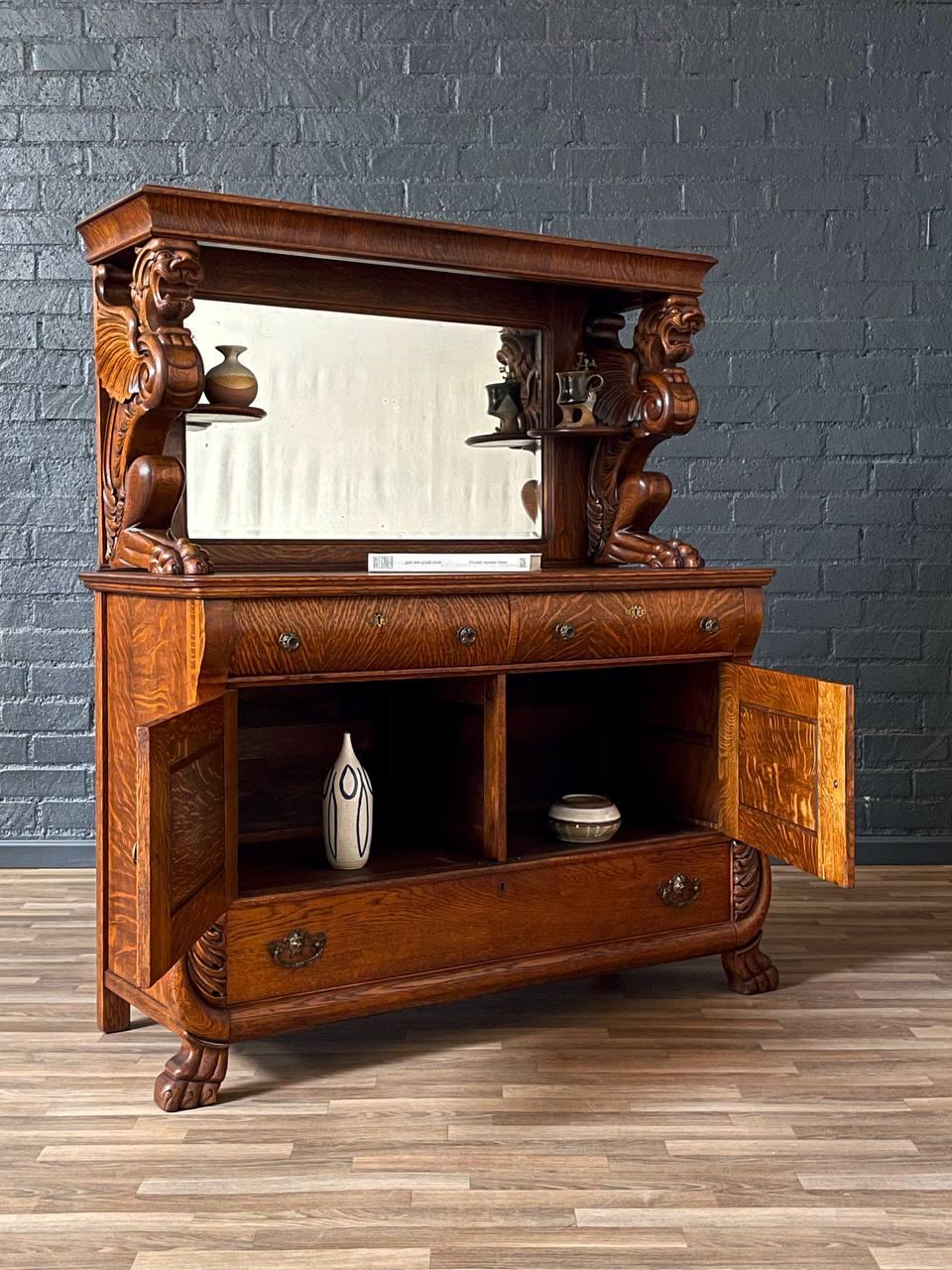 Antique American Quarter-Sawn Oak Sideboard w/ Winged Griffin Carvings In Good Condition For Sale In Los Angeles, CA