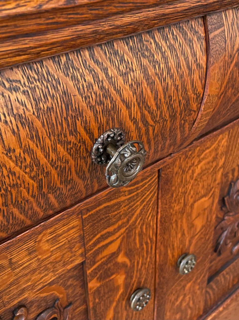 Antique American Quarter-Sawn Oak Sideboard w/ Winged Griffin Carvings For Sale 2