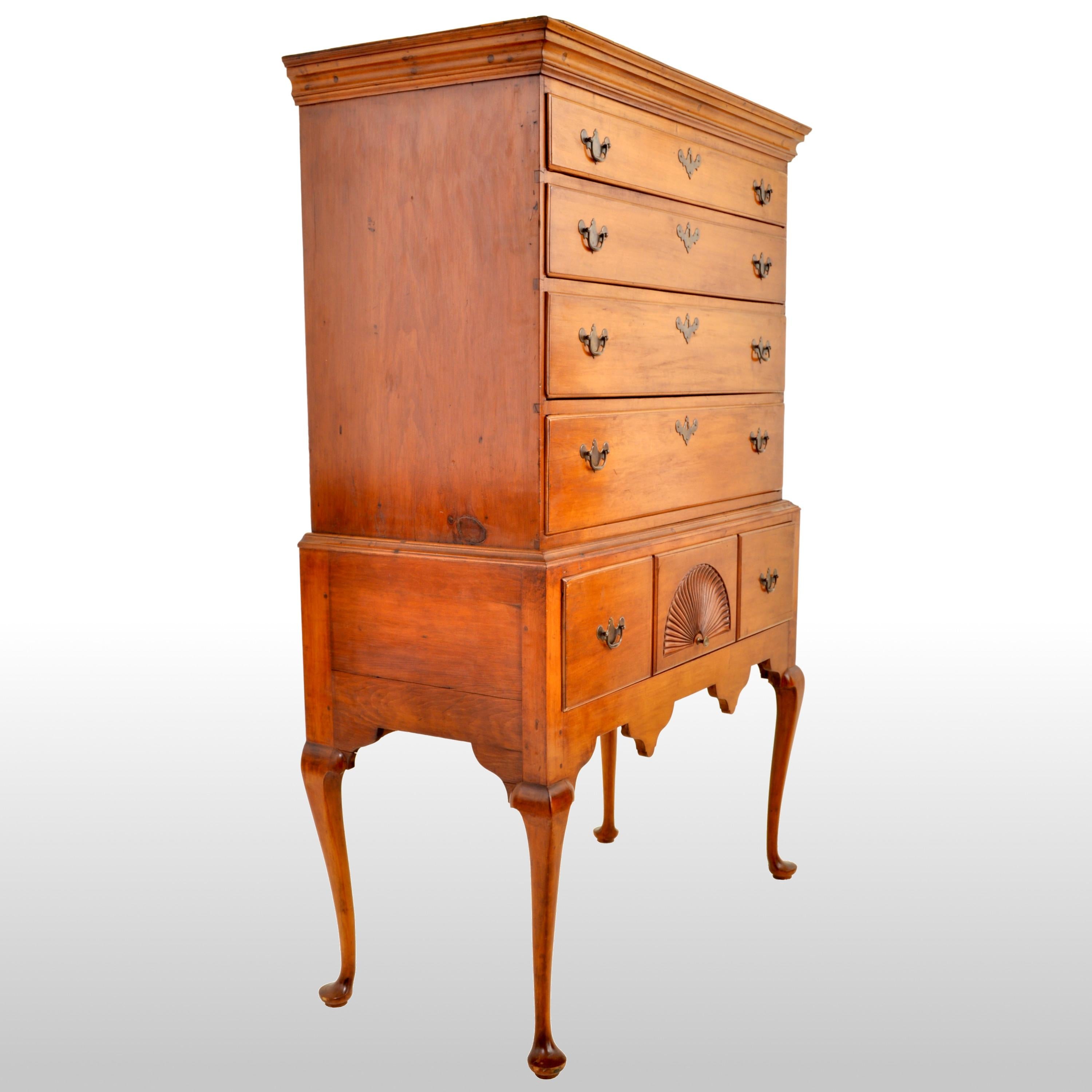 Antique American Queen Anne Connecticut Maple Highboy Chest on Stand, 1760 In Good Condition In Portland, OR