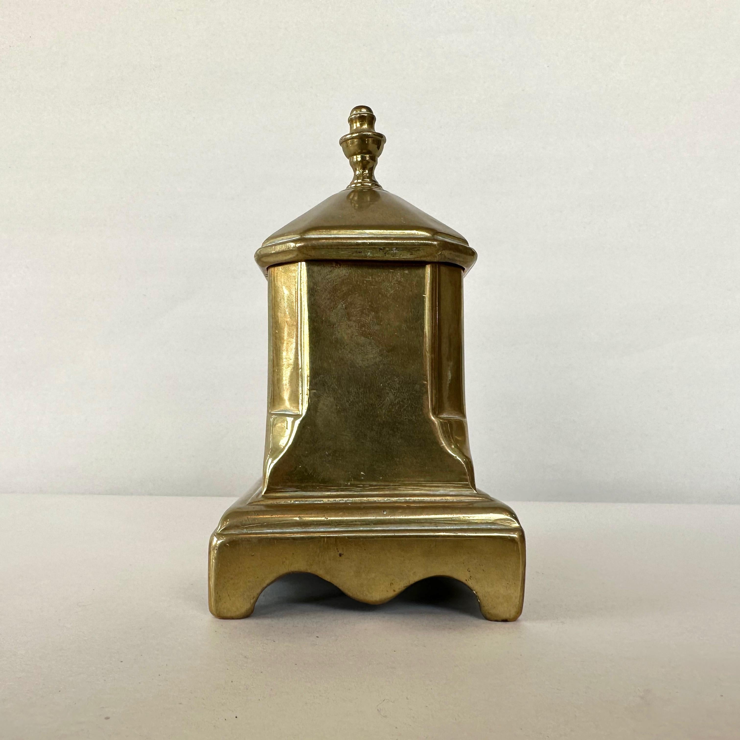 Mid-18th Century Antique American Queen Anne Period Lidded Brass Tobacco Box, circa 1750 For Sale
