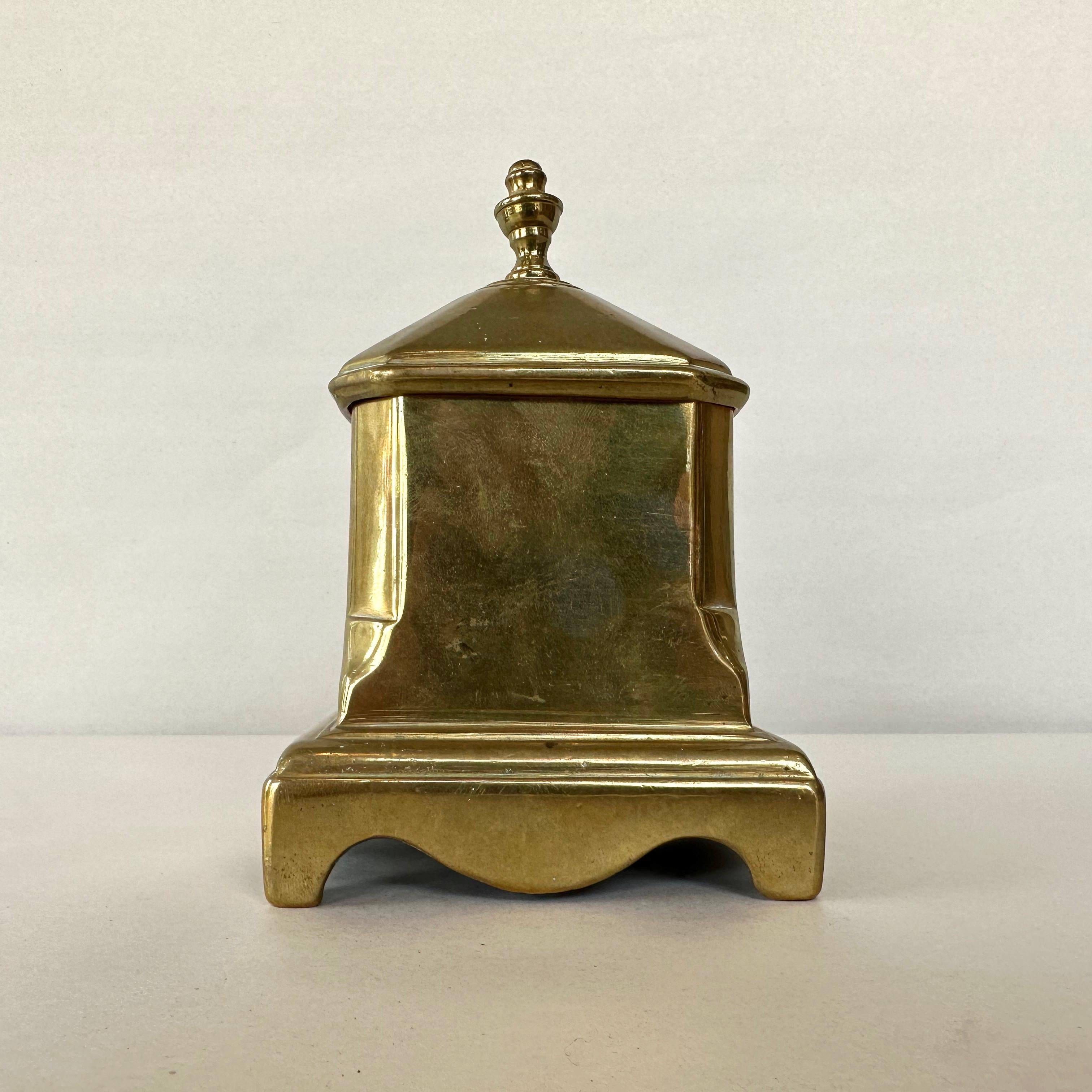 Antique American Queen Anne Period Lidded Brass Tobacco Box, circa 1750 For Sale 2