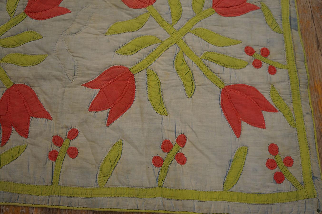 Early 20th Century American Amish Quilt ( 3' 7'' x 3' 9'' - 109 x 114 ) In Good Condition For Sale In New York, NY