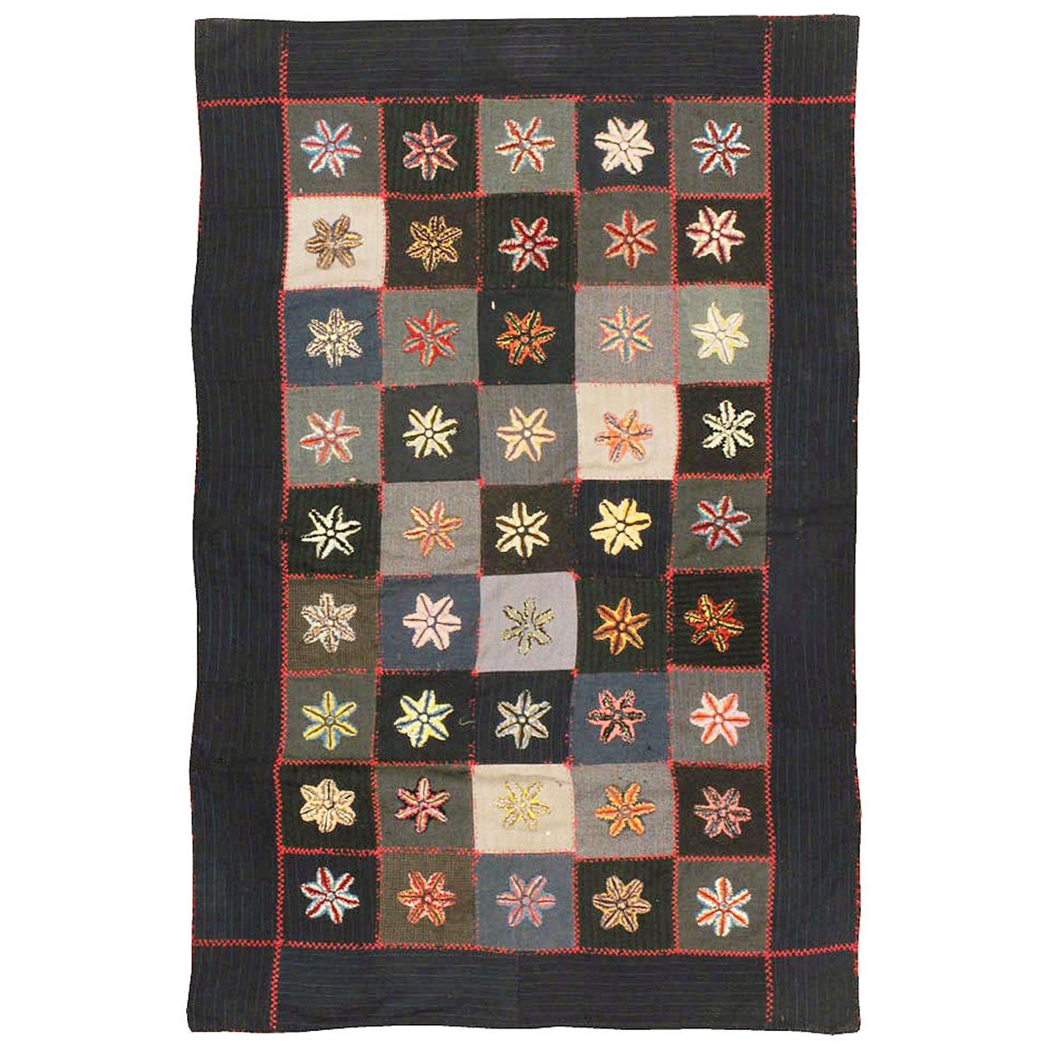 Antique American Quilt For Sale