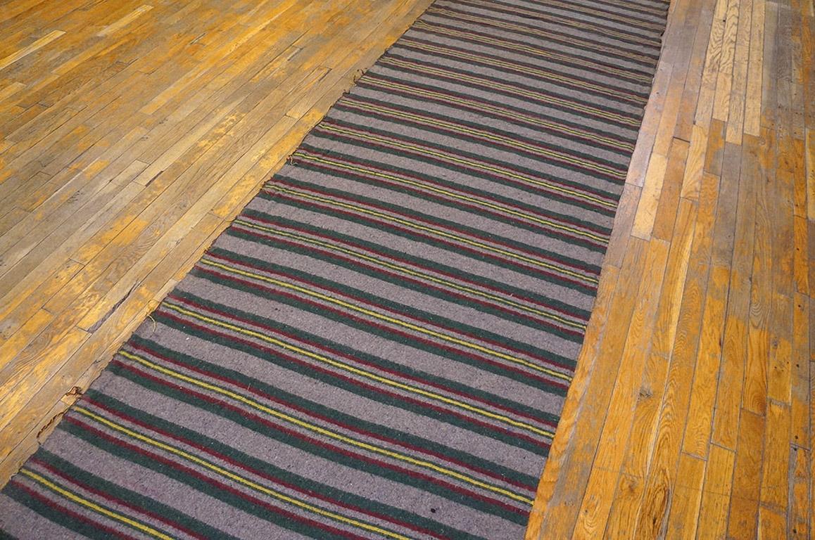 Américain Tapis de feutre américain du début du 20ème siècle ( 3' 2'' x 32'10'' - 97 x 1001 ) en vente