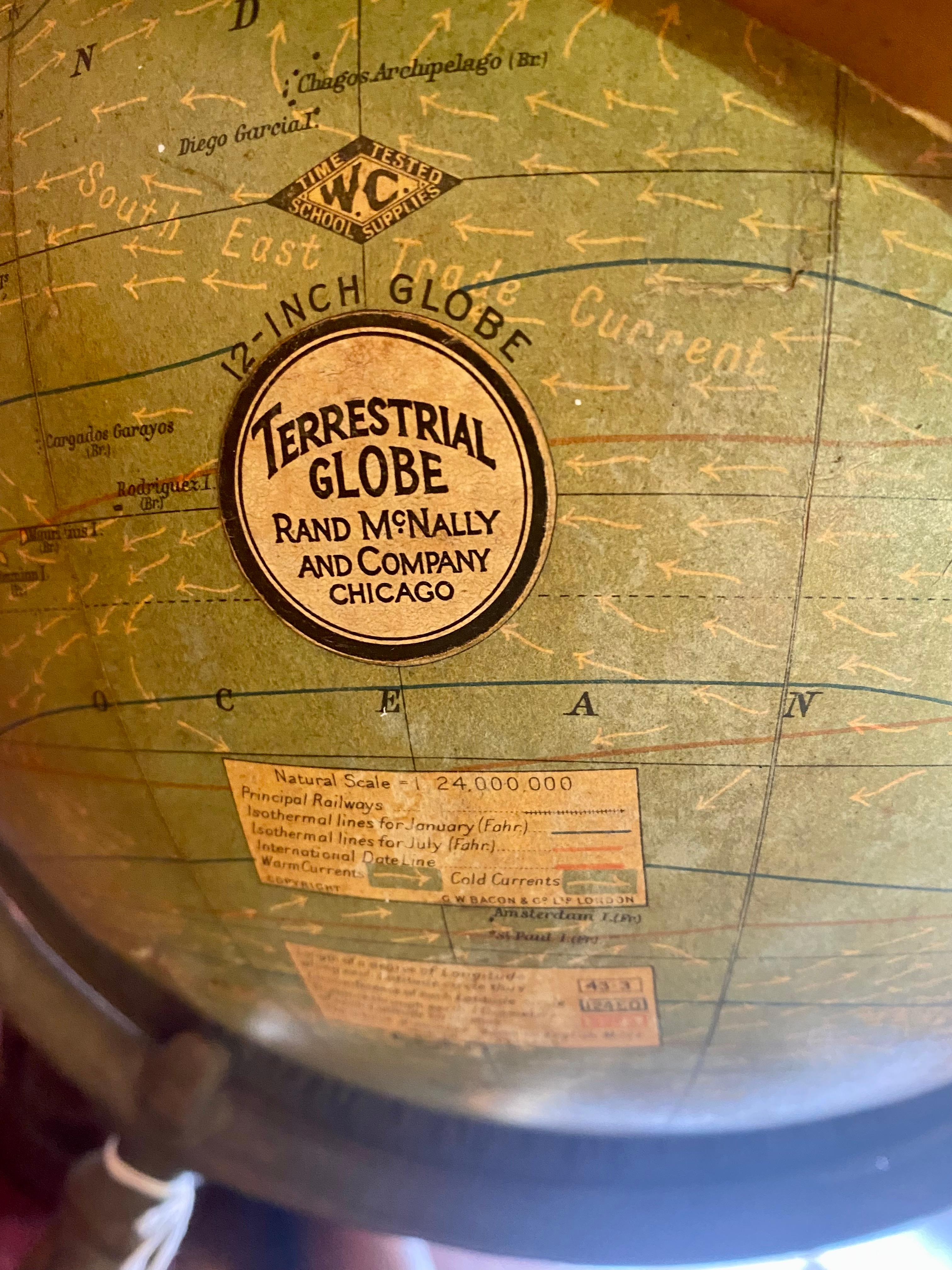 20ième siècle Anciennement américaine, Red Menally Co. Globe de table de Chicago sur Stand, Circa 1900 en vente