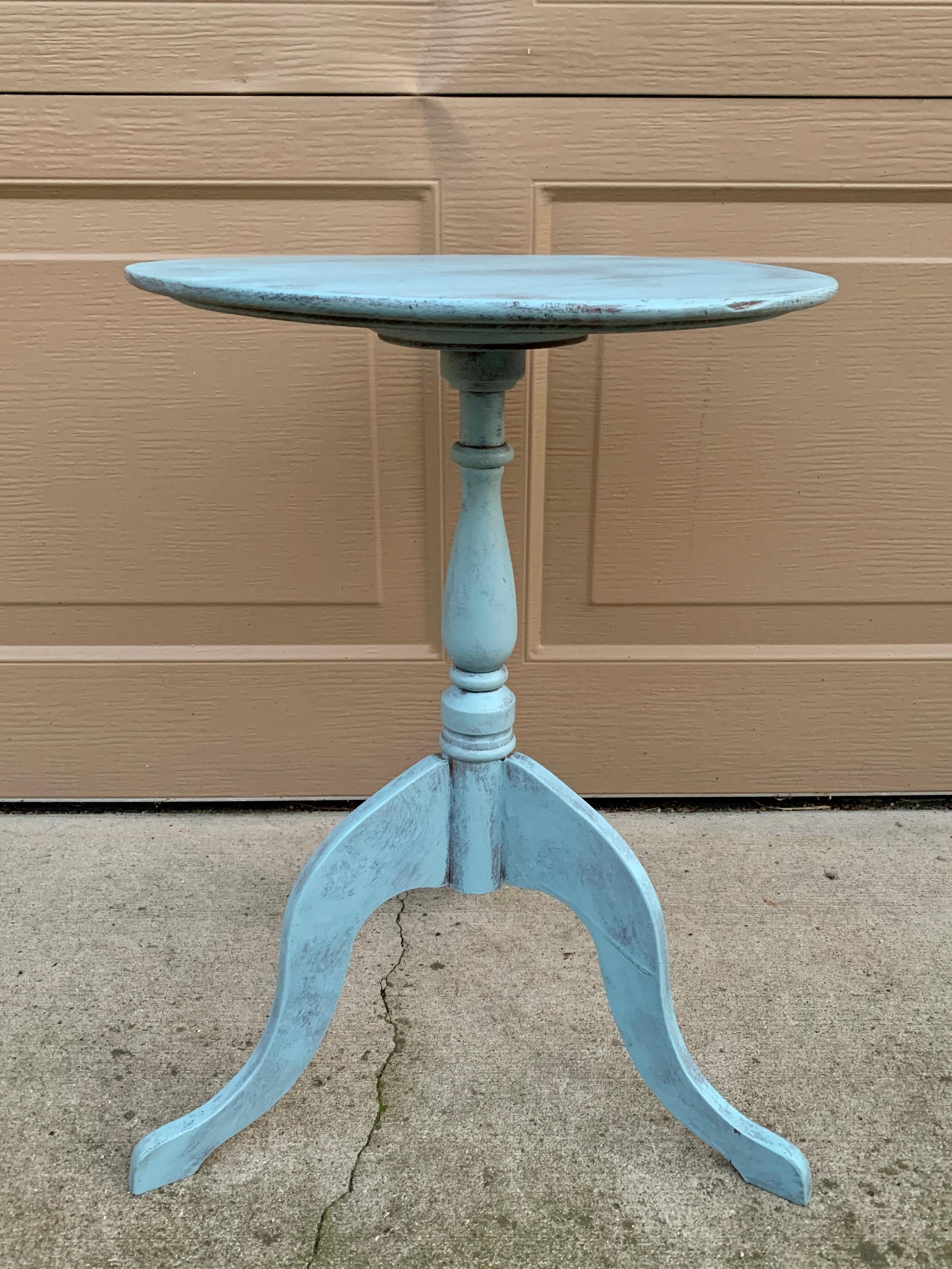 A gorgeous Regency style round side table on three legs

USA, Early 20th Century

Painted walnut in a lovely distressed blue color.

Measures: 14