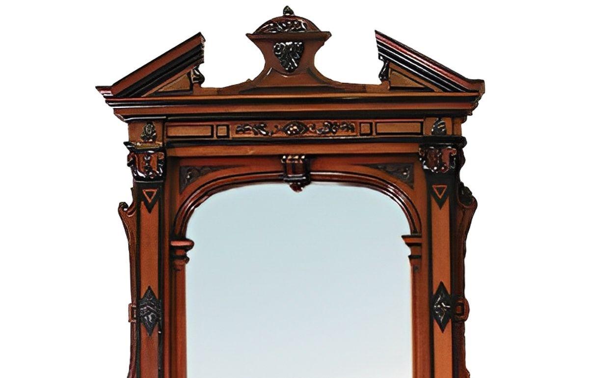 Un aparador majestuoso y ricamente detallado del Renacimiento americano, fabricado hacia 1870. Esta impresionante pieza está hecha de nogal macizo y muestra intrincadas tallas clásicas por todas partes, acentuadas por llamativos detalles lacados en