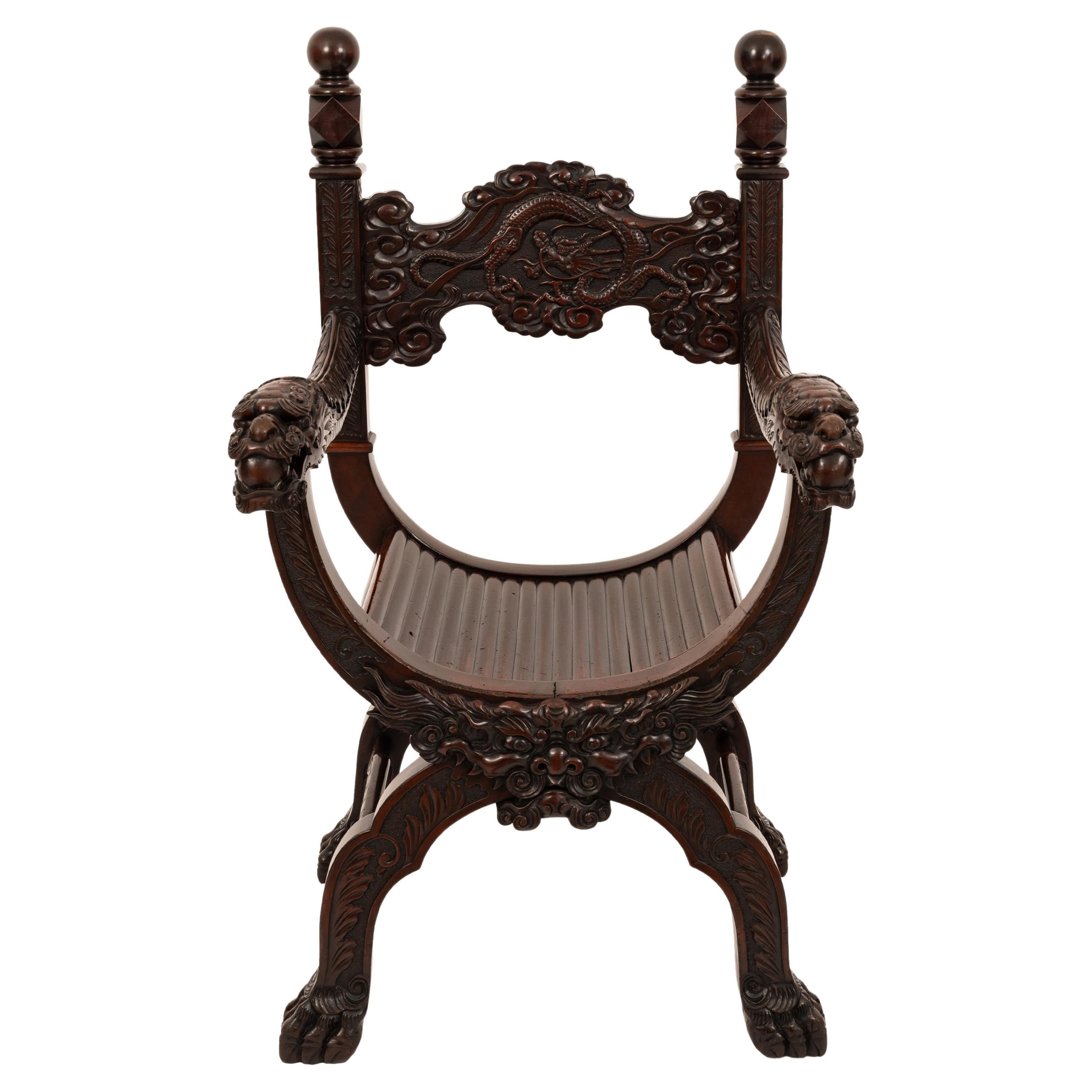 Une très rare chaise de dragon Savanarola sculptée américaine, par Robert Mitchell, circa 1900.
Cette chaise très inhabituelle de Robert Mitchell (anciennement Mitchell et Rammelsberg) suit une forme Savanarola des chaises du XVe siècle de la