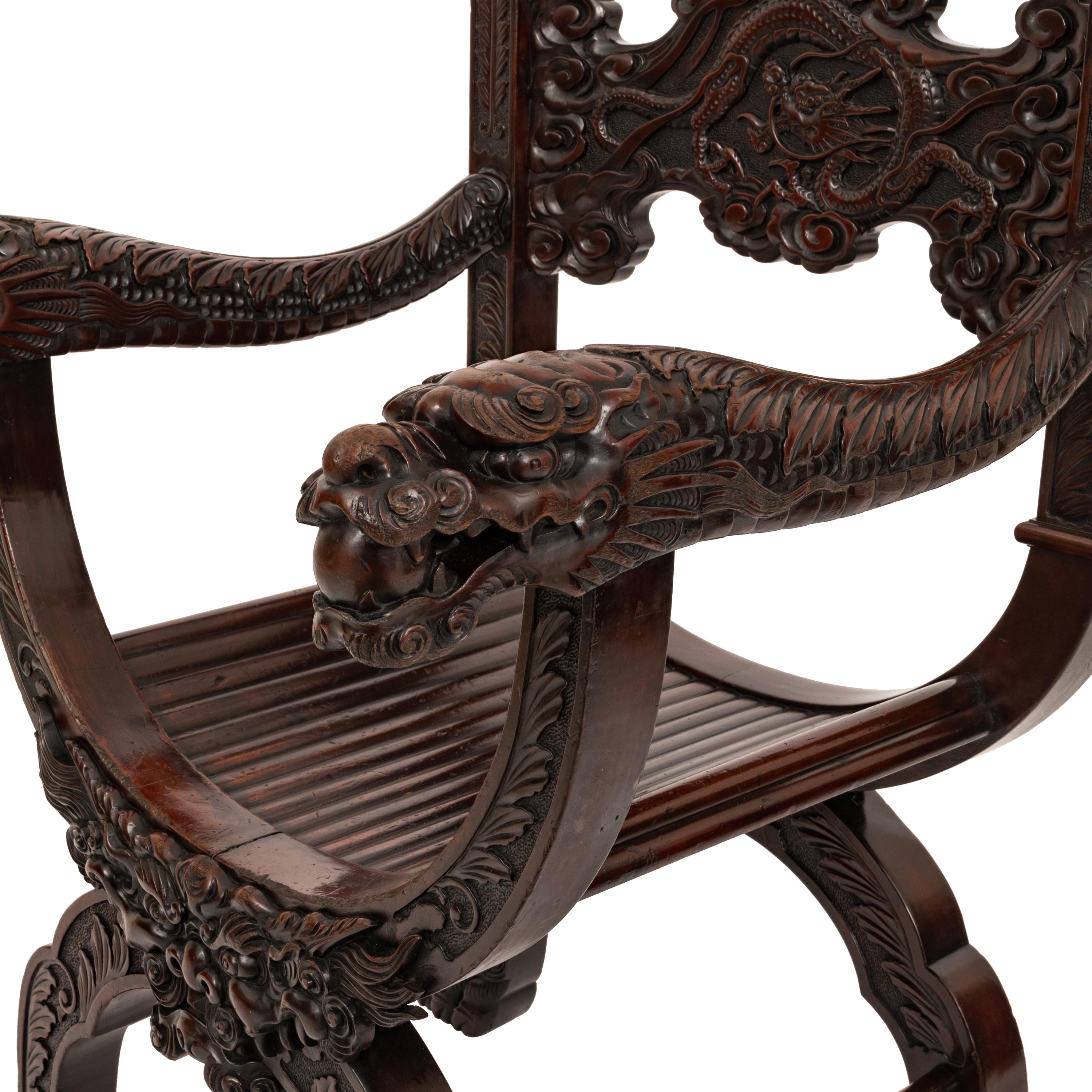 Acajou Ancienne chaise américaine Robert Mitchell sculptée Chinoiserie Savonarola Dragon 1900 en vente