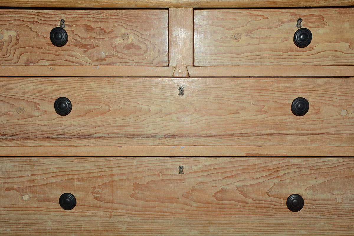 Antique American Rustic Pine Chest of Drawers 1