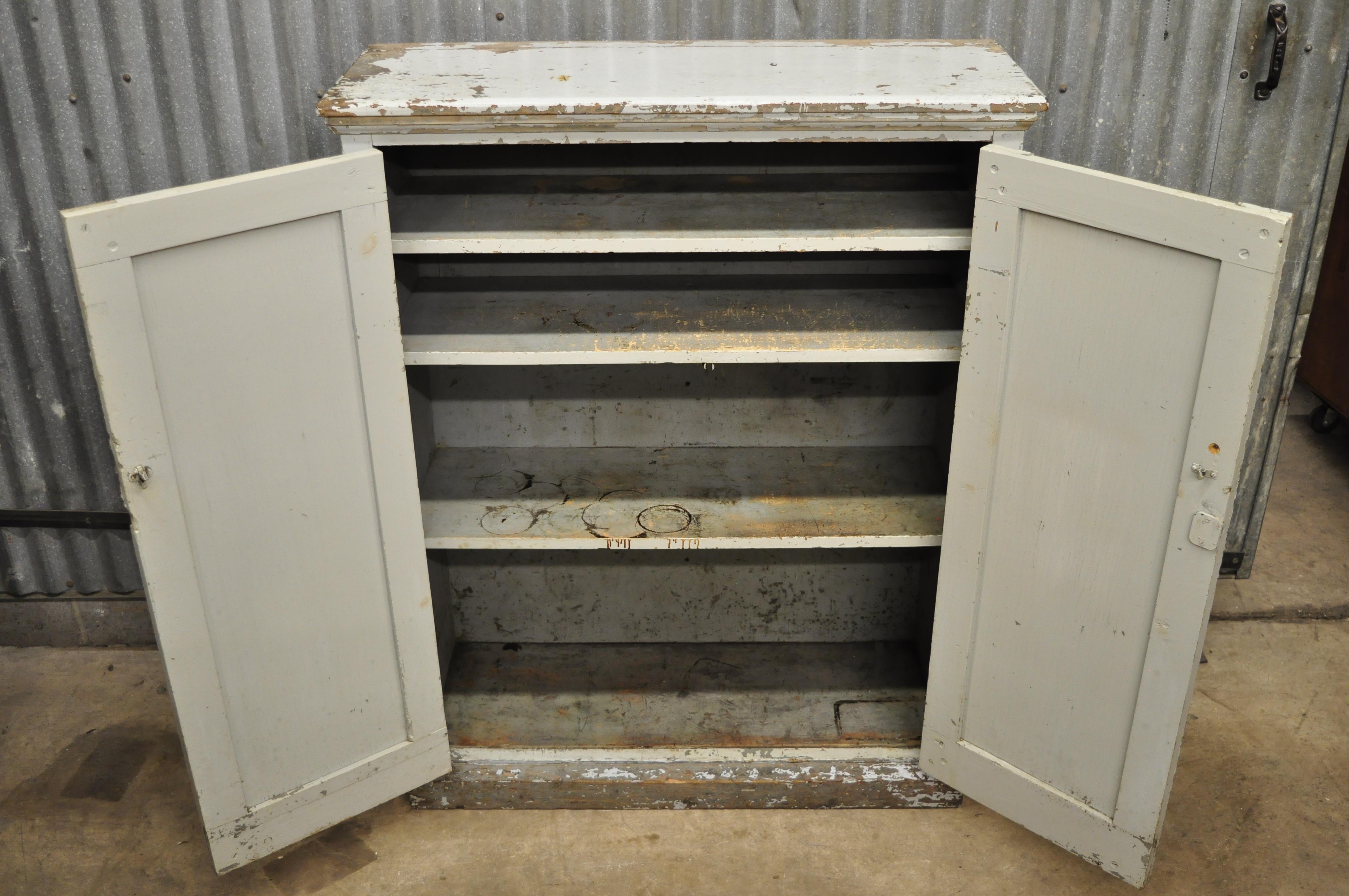 Antique American Rustic Primitive Gray Distress Painted Jelly Cabinet Cupboard In Good Condition In Philadelphia, PA