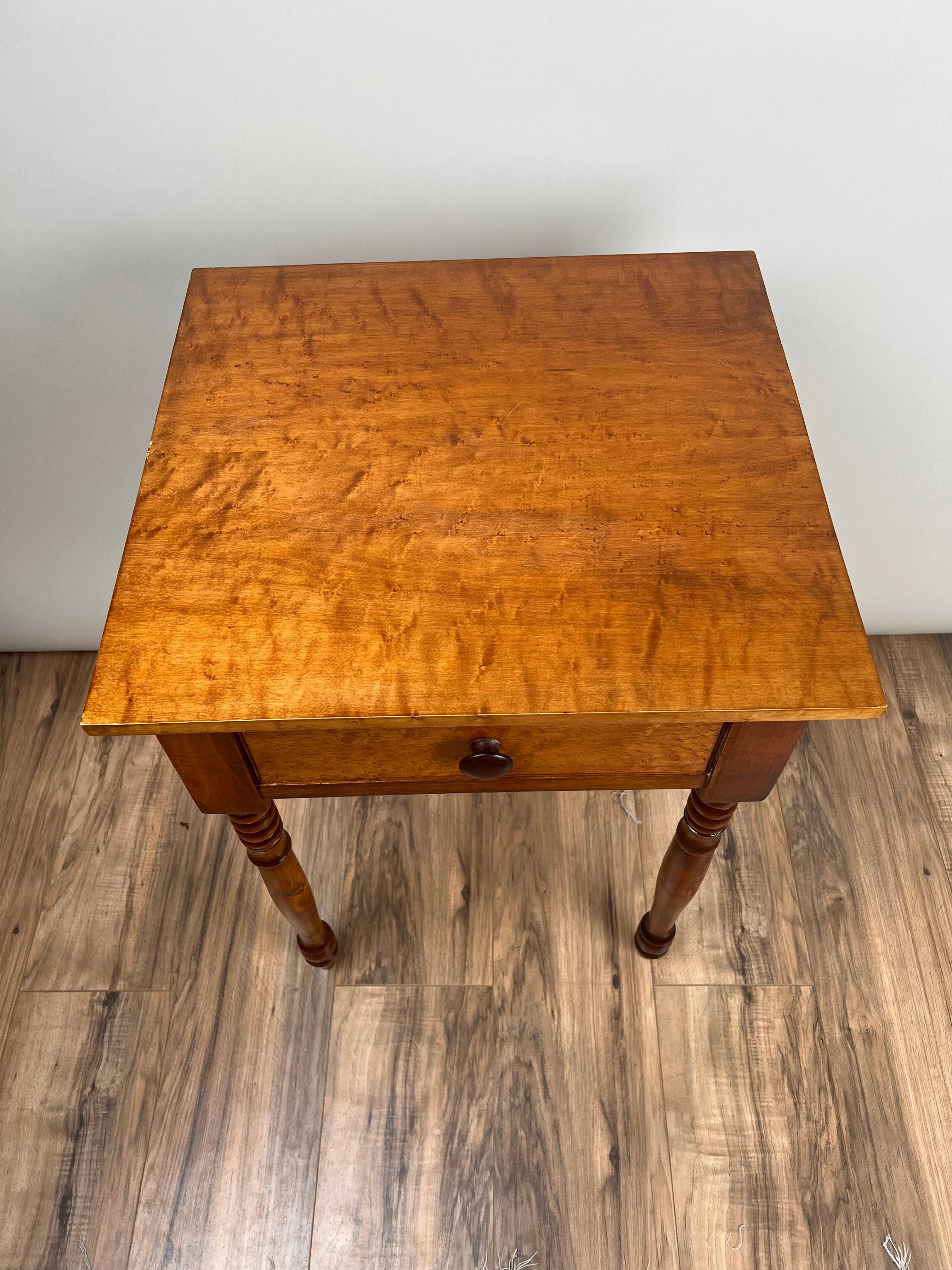 Antigua cajonera americana Sheraton de arce c. Mediados del siglo XIX en venta 2