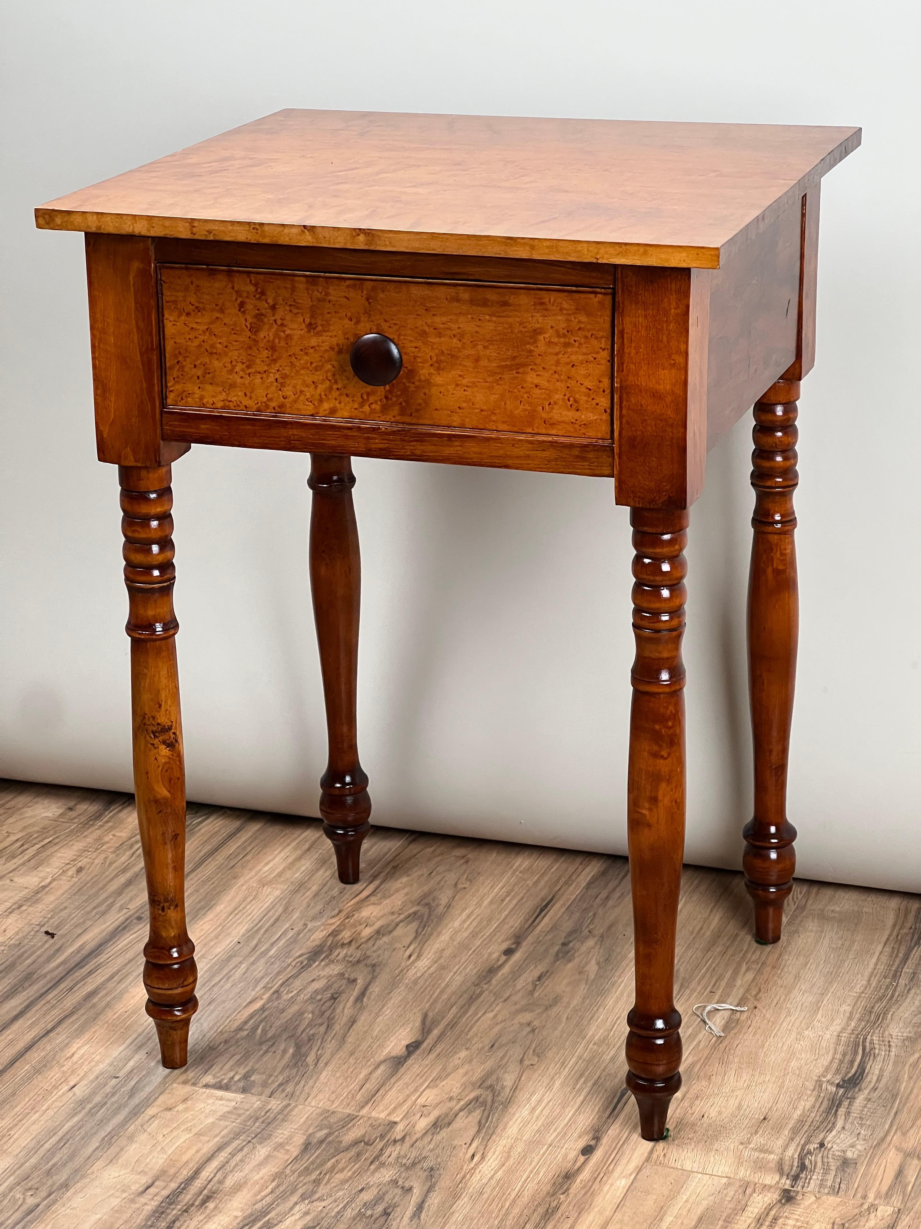 Antigua cajonera americana Sheraton de arce c. Mediados del siglo XIX en venta 3