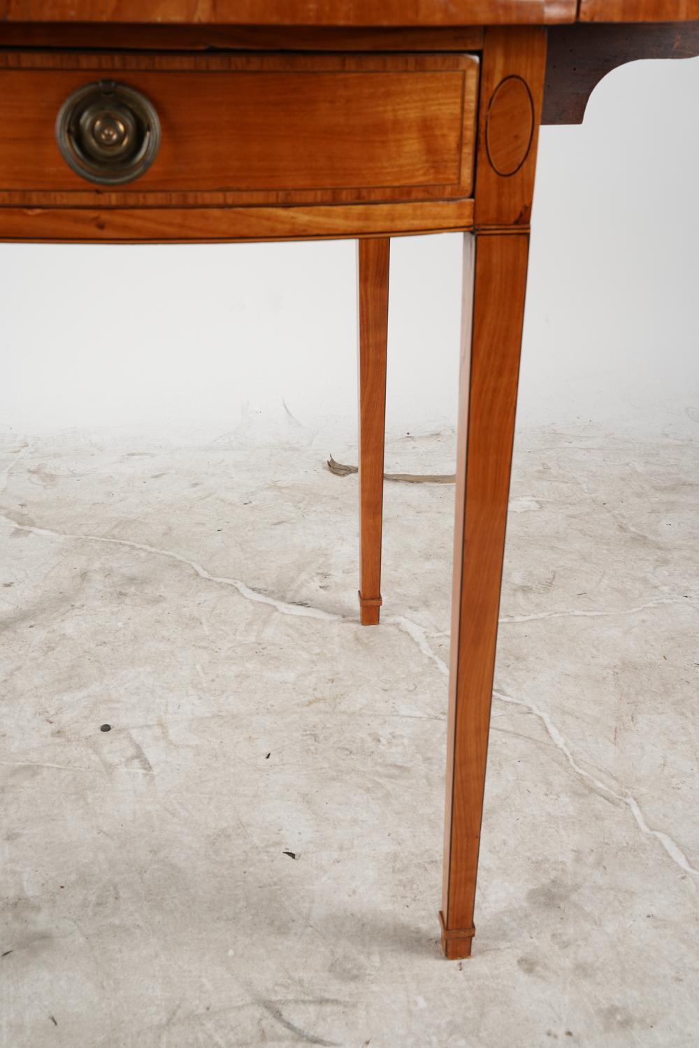 Antique American Sheraton Satinwood Pembroke Drop Leaf Table Late 18th Century In Good Condition For Sale In Los Angeles, CA
