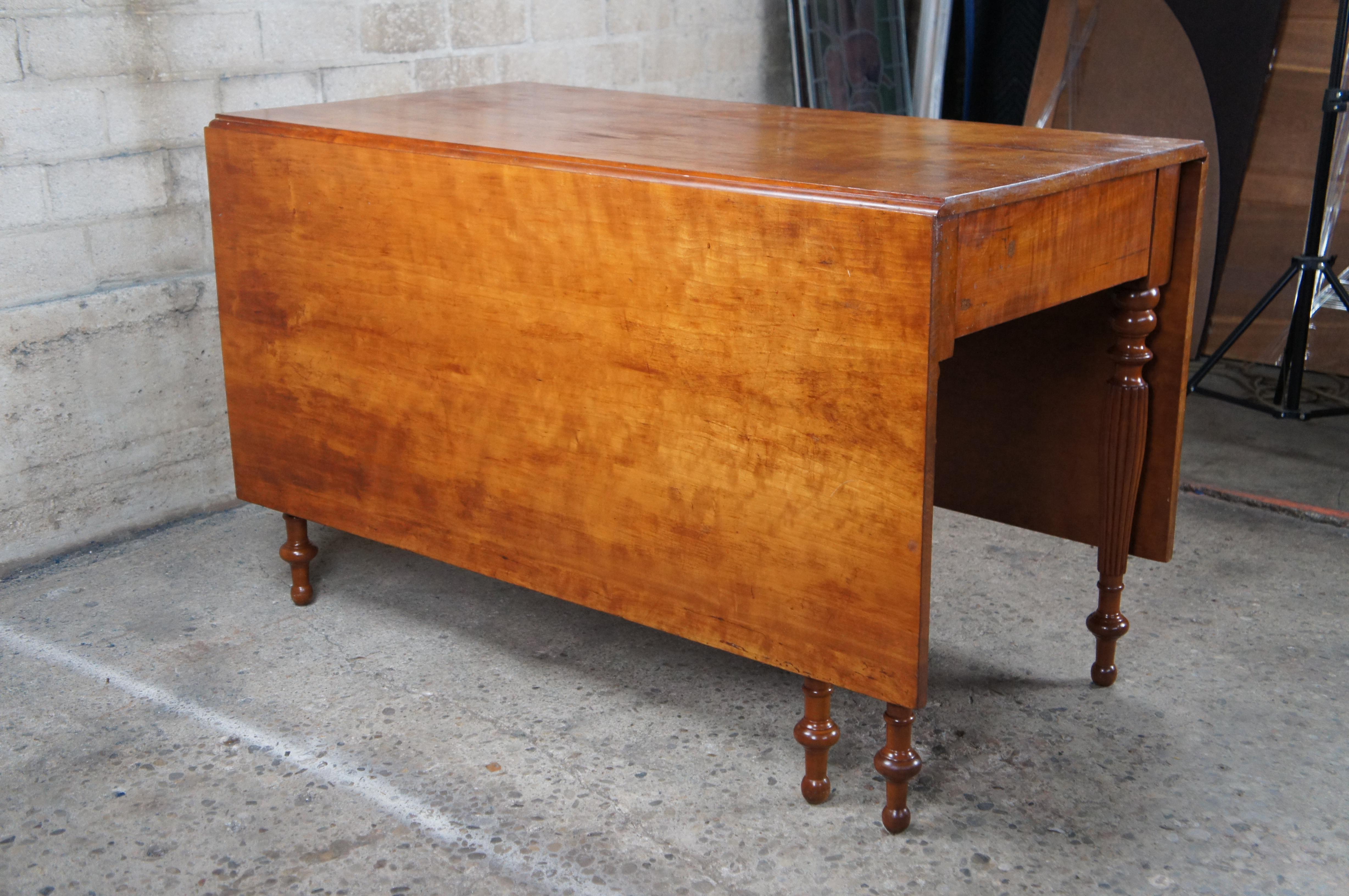 XIXe siècle Ancienne table console de salle à manger Sheraton en cerisier massif avec porte et abattant en vente
