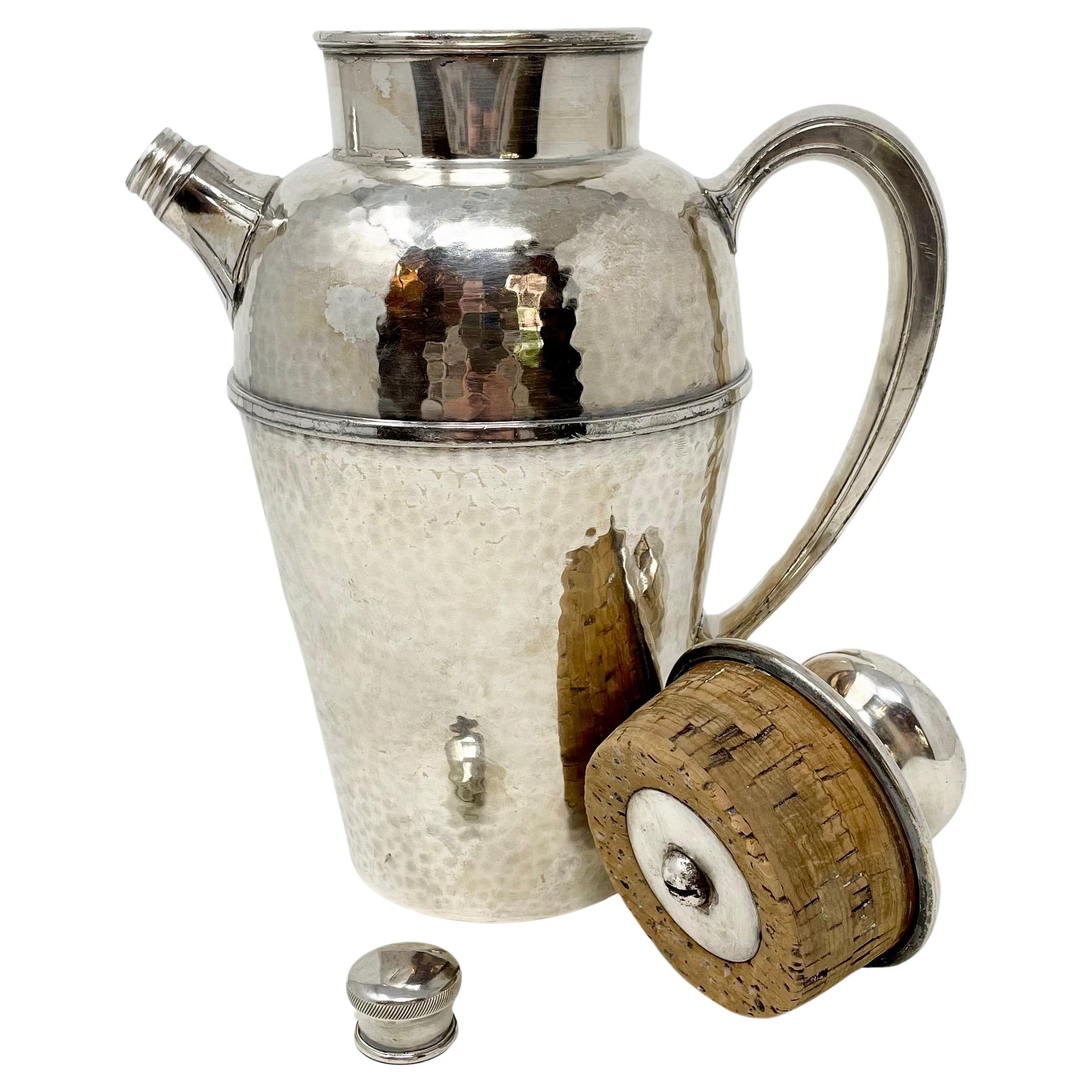 20ième siècle Ancien shaker à cocktail américain en métal argenté signé 