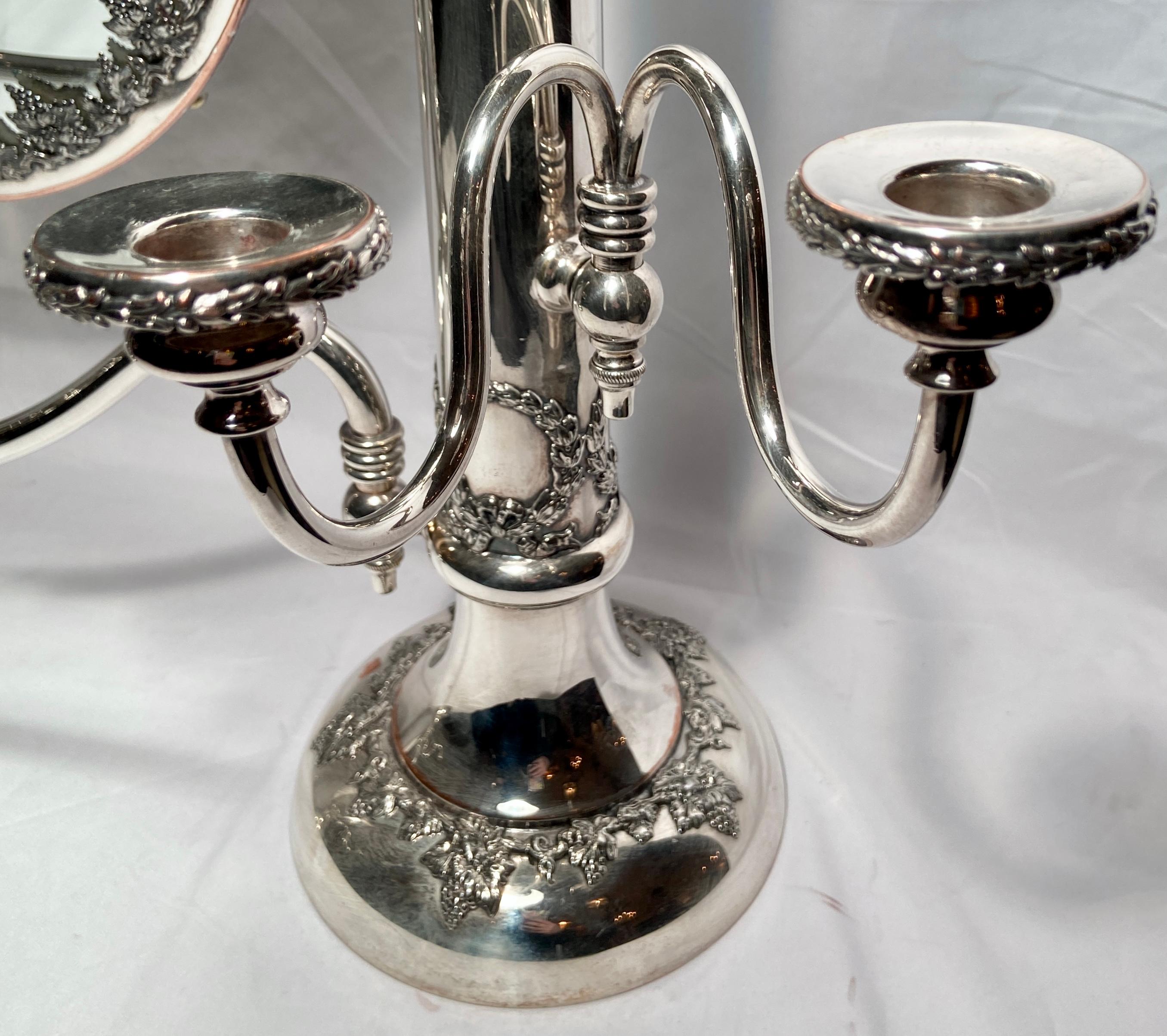 XX secolo Antique Mirror e candelabri Coiffeuse americani placcati in argento, 1920-1930 circa in vendita